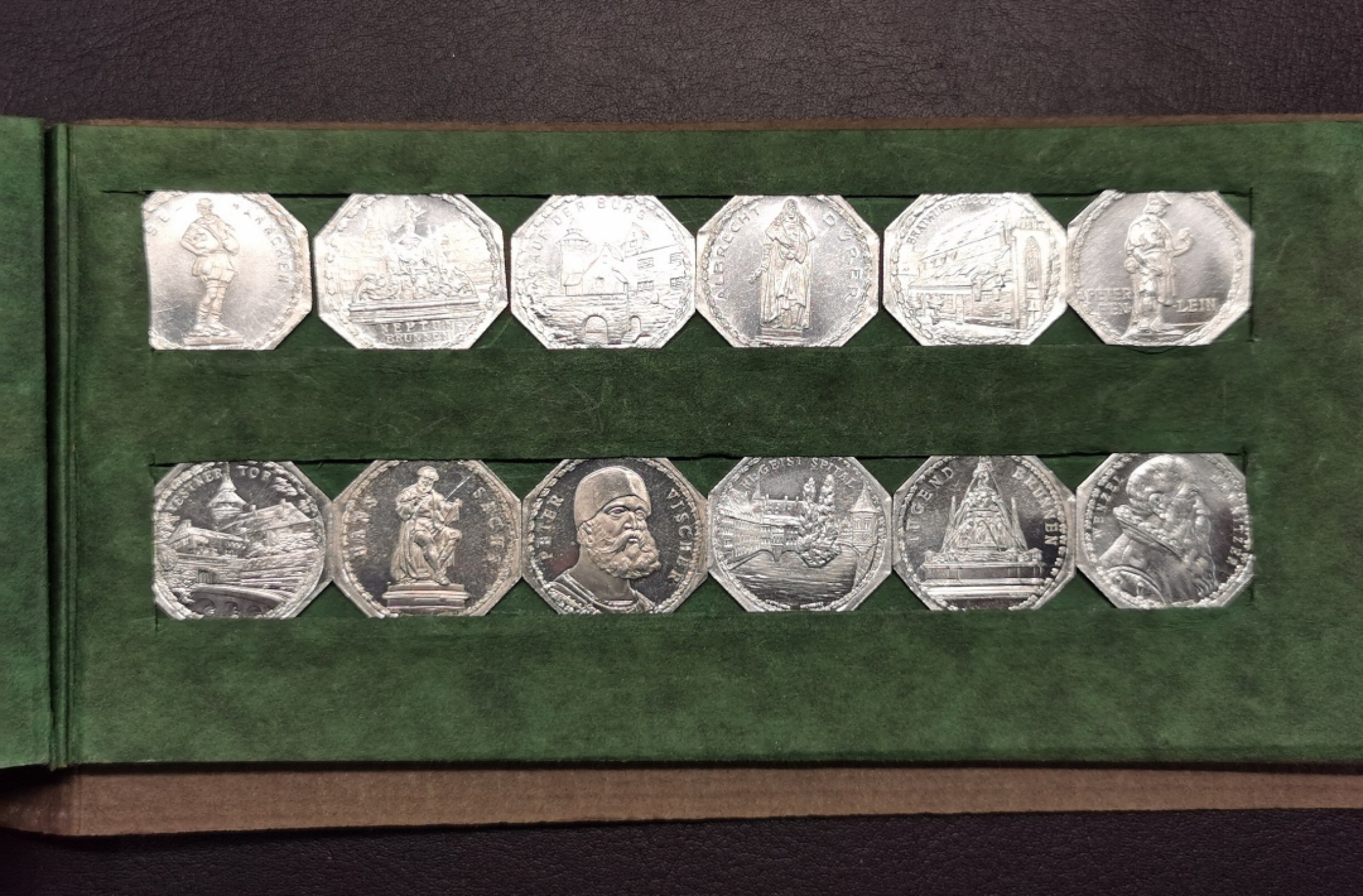 凡希社世界钱币微拍第二百零九期 德国纽伦堡电车代用币全套45枚带包装！