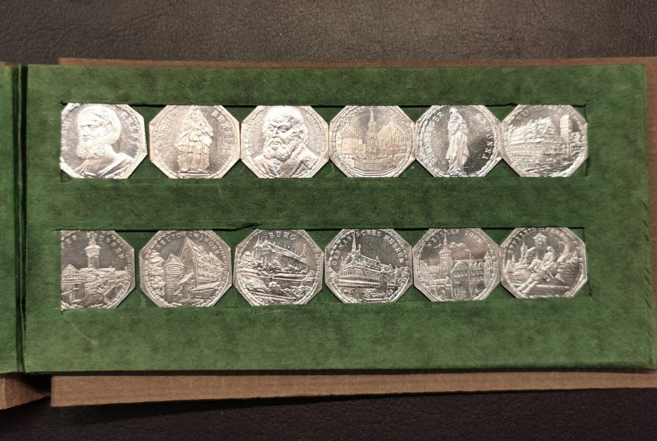 凡希社世界钱币微拍第二百零九期 德国纽伦堡电车代用币全套45枚带包装！
