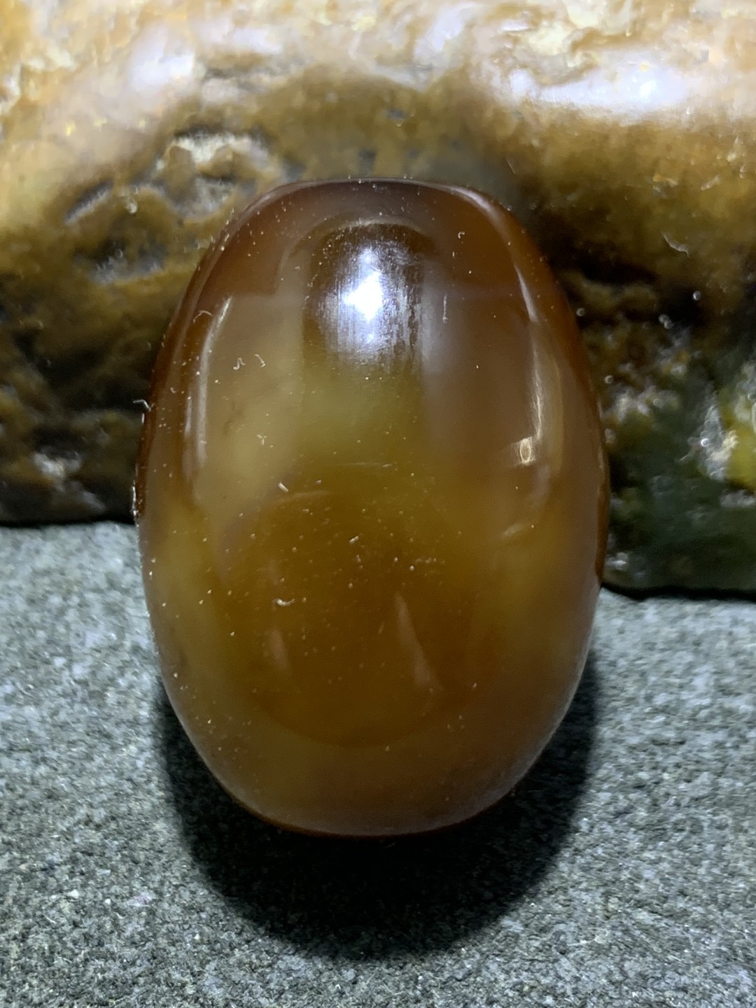 精美缠丝玛瑙大桶珠一个