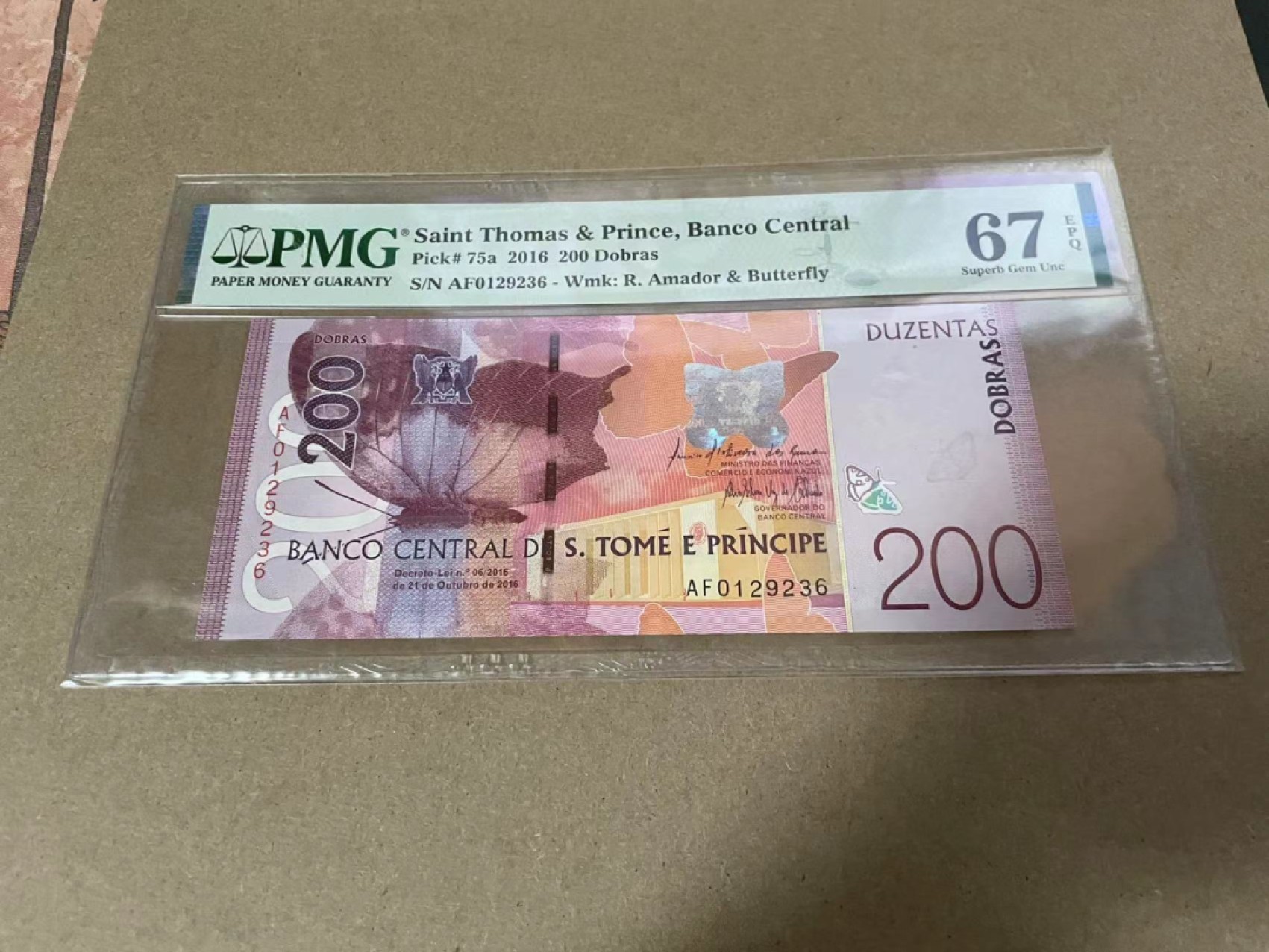【Blue Auction】✨世界纸币精拍第218期【精】——安彻尔和安娜 【无47】圣多美和普林西比 2016年200Dobras PMG67EPQ 