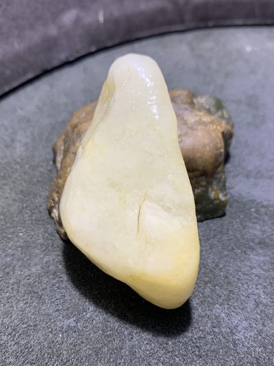 放福利！精美天然地表奶白金丝玉籽料原石一块！ - 放福利！精美天然地表奶白金丝玉籽料原石一块！