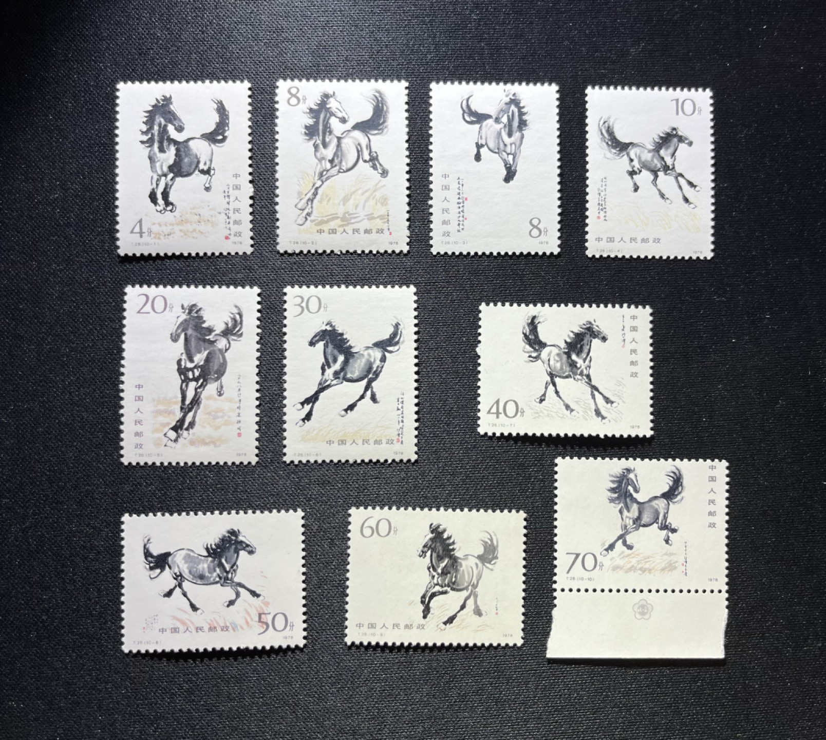 洪涛臻品 精选邮票限时拍卖第十一期 T28奔马新全，上品，总筋10-10梅花标，个别票极轻微黄，不仔细看看不出来，其他无明显瑕疵。最受欢迎的JT精品套票，注意捡漏