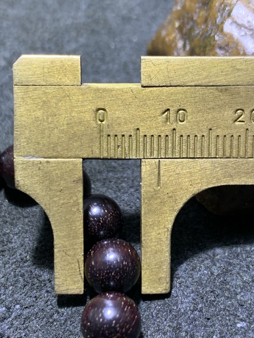 精美金星料小叶紫檀手串一条！