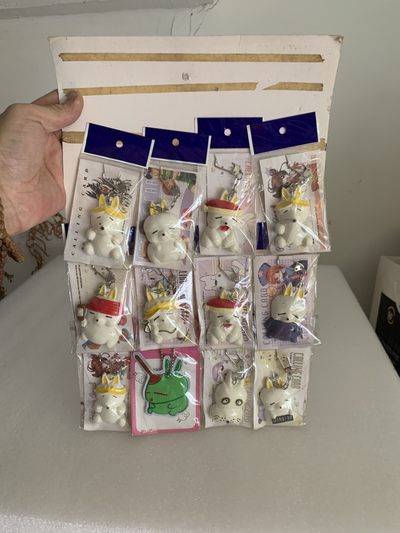 零元拍：哈哈哈。绝对老物件了，全新哦.至少十六七年前的东西了。去天意就得说：我拿货，流氓兔钥匙链，材质塑料或者树脂吧，一版12个。 - 零元拍：哈哈哈。绝对老物件了，全新哦.至少十六七年前的东西了。去天意就得说：我拿货，流氓兔钥匙链，材质塑料或者树脂吧，一版12个。