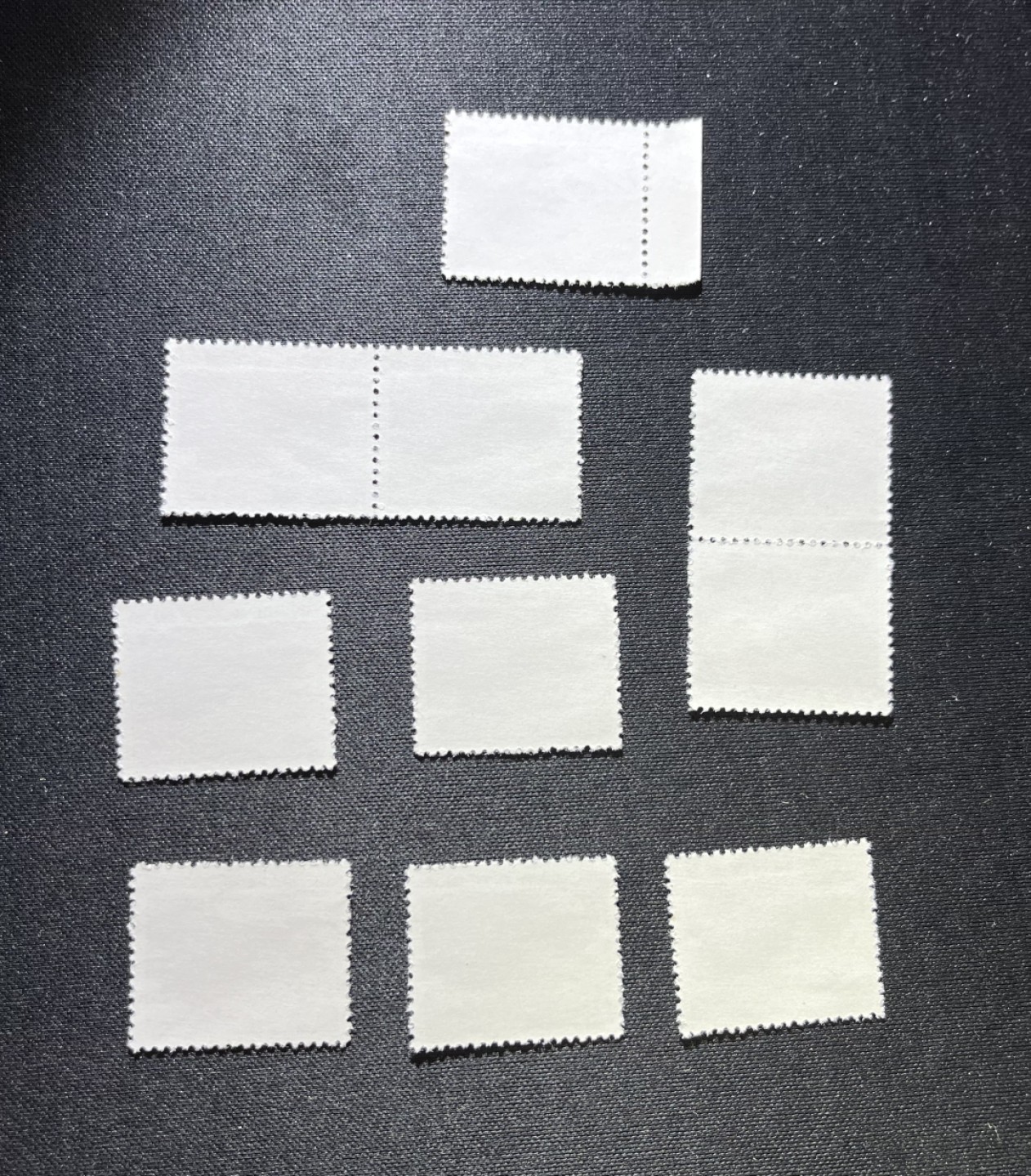 洪涛臻品 精选邮票限时拍卖第十二期 普无号  8分天安门红太阳新10枚 版撕嘎嘎绝，红色票面非常漂亮，文革唯一一套普票，特点鲜明，集邮册中必不可少的一枚，欣赏收藏两不误，价值洼地，全品可评级，注意捡漏