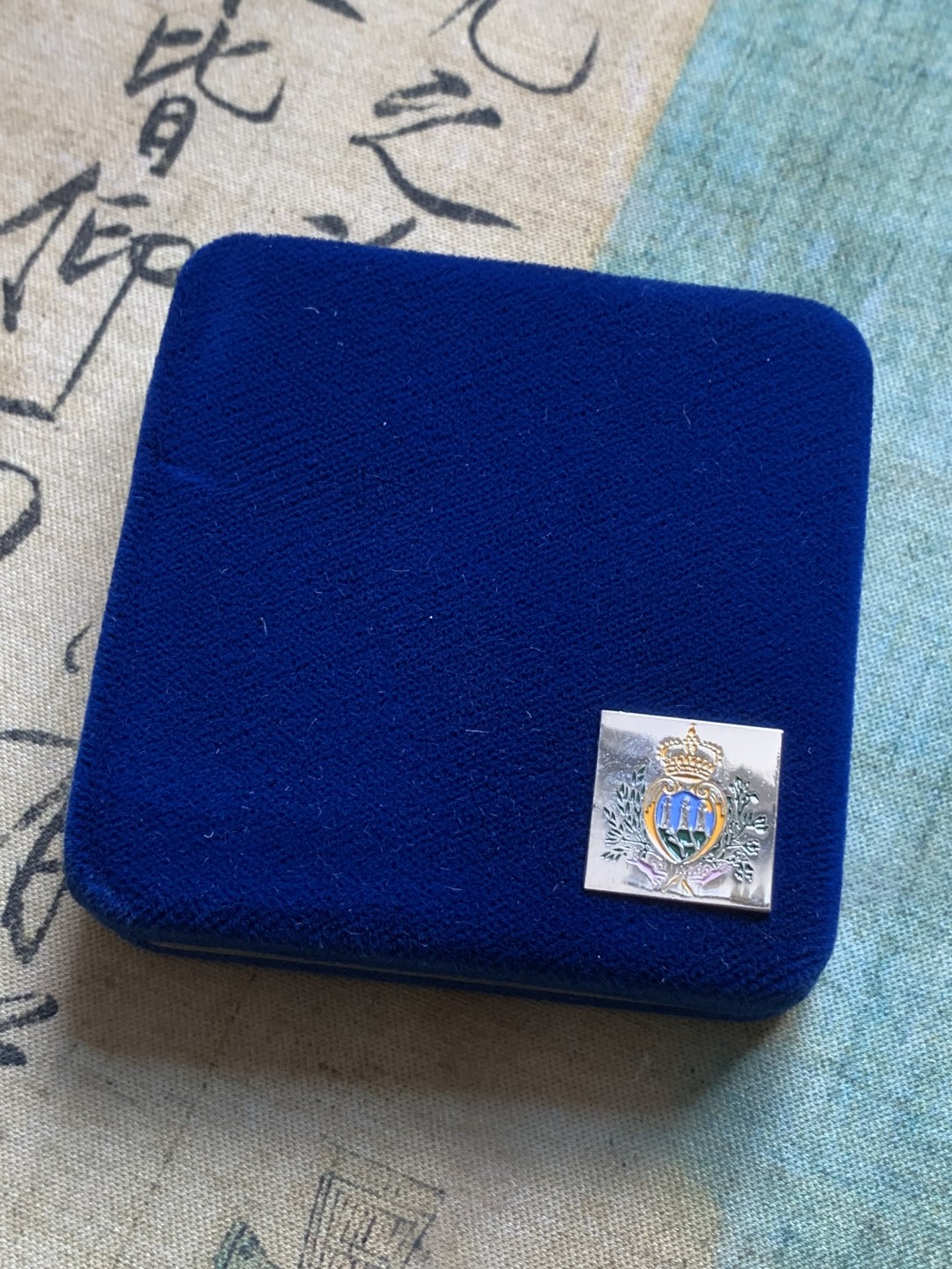 《竞宝斋》第91场-本周日，周一2场连拍（全场不限金额包邮） 原盒证书 圣马力诺1995年 奥运1000里拉 精制大银币 14.6克 835银