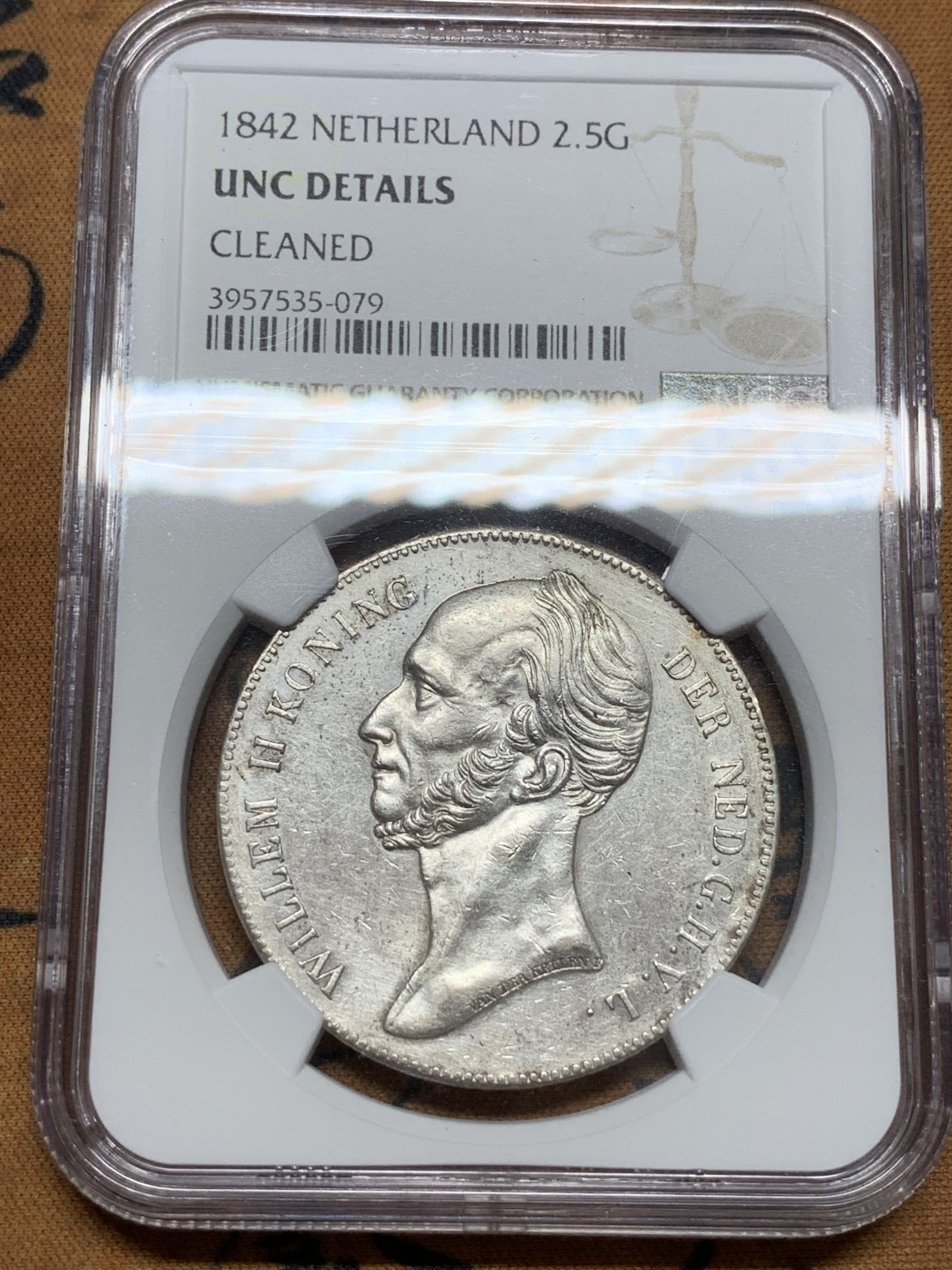 《竞宝斋》第91场-本周日，周一2场连拍（全场不限金额包邮） NGC UNCD 1842年荷兰威廉二世长脖子2.5盾银币 长脖子好品不多，这年份一共就一个MS62+，2个UNCD，加起来3个未流通品