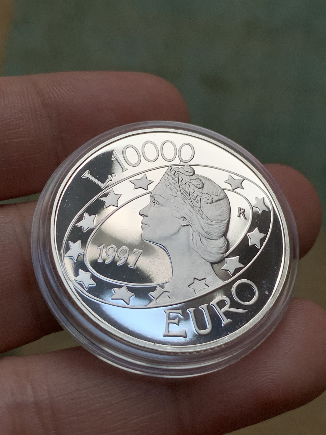 《竞宝斋》第91场-本周日，周一2场连拍（全场不限金额包邮） 原盒证书 圣马力诺 1997年女神头像 10000里拉精制大银币 22克 835银