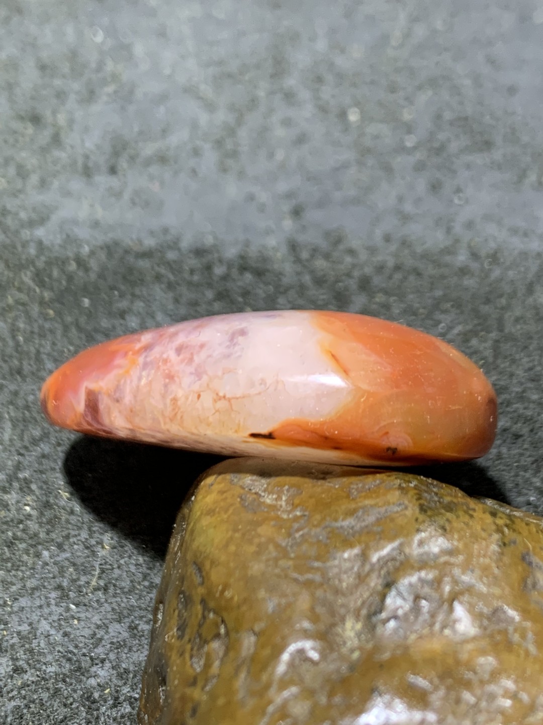 冰飘川料南红玛瑙吊坠一个，