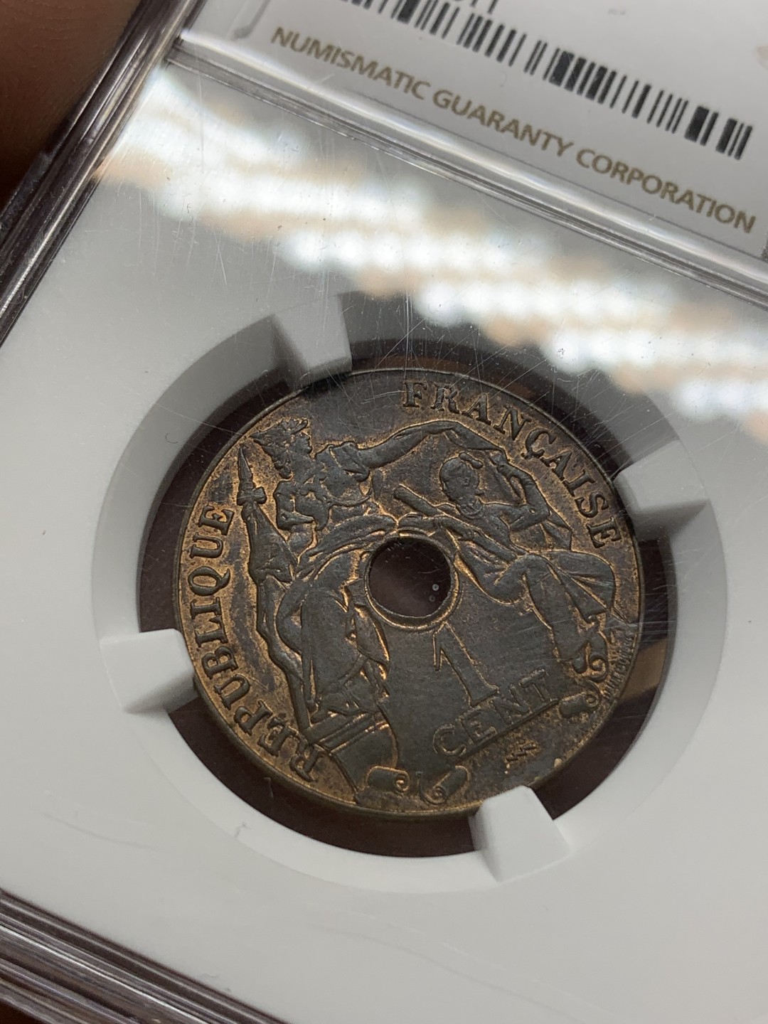 《竞宝斋》第91场-本周日，周一2场连拍（全场不限金额包邮） NGC MS61 1923年法属印支百分之一铜币