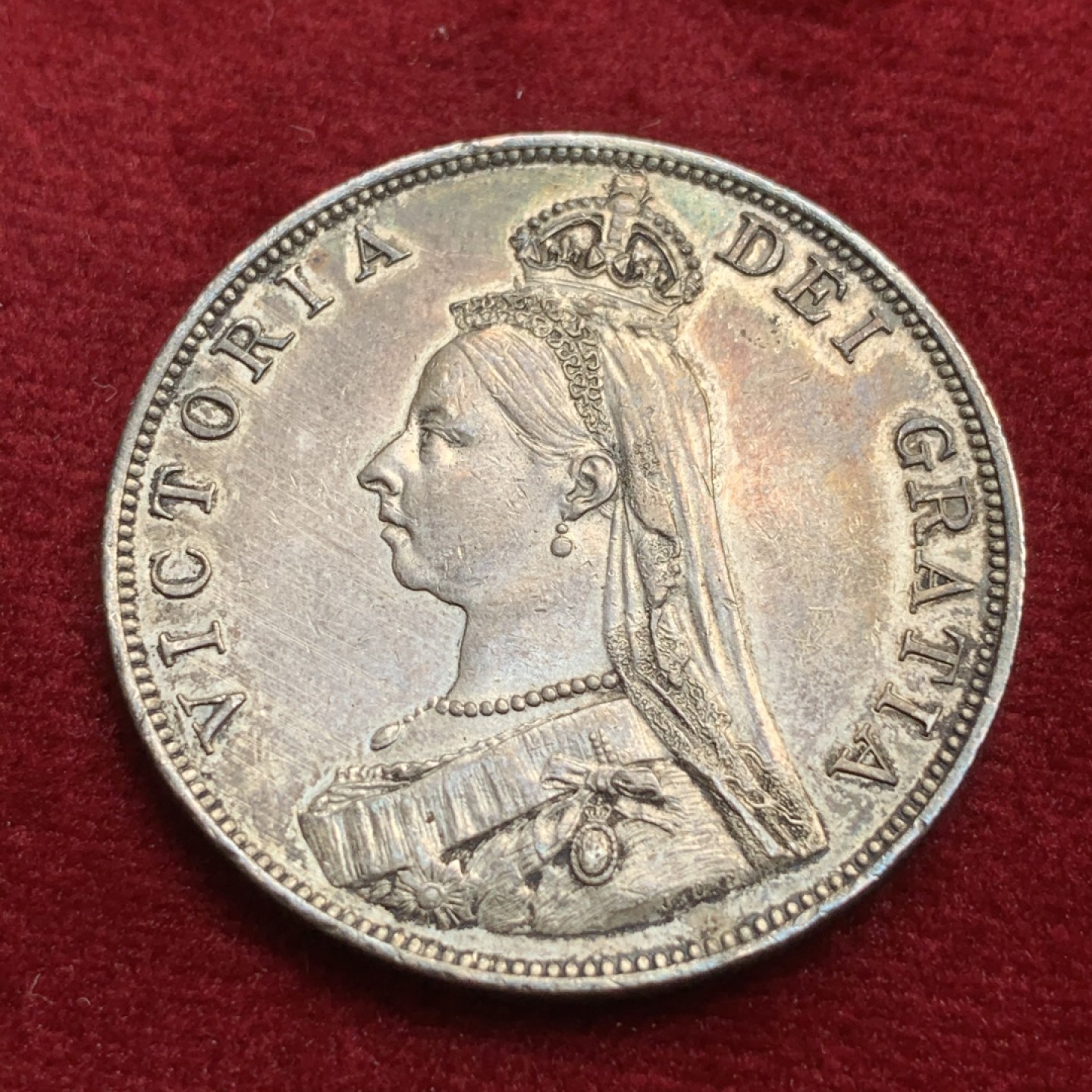 《竞宝斋》第91场-本周日，周一2场连拍（全场不限金额包邮） 1890年 英国维多利亚女王高冠双弗罗林大银币，au+品相，发丝皇冠细节清晰。维皇大银，面值4S，相当于0.8枚马剑克朗