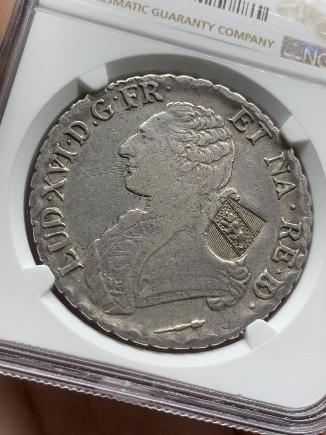 《竞宝斋》第91场-本周日，周一2场连拍（全场不限金额包邮） NGC-XF 瑞士 1816年 40B大银币 是加盖在法国路易十六ECU大银币上 非常稀少 现在加盖的币价格都飞天了