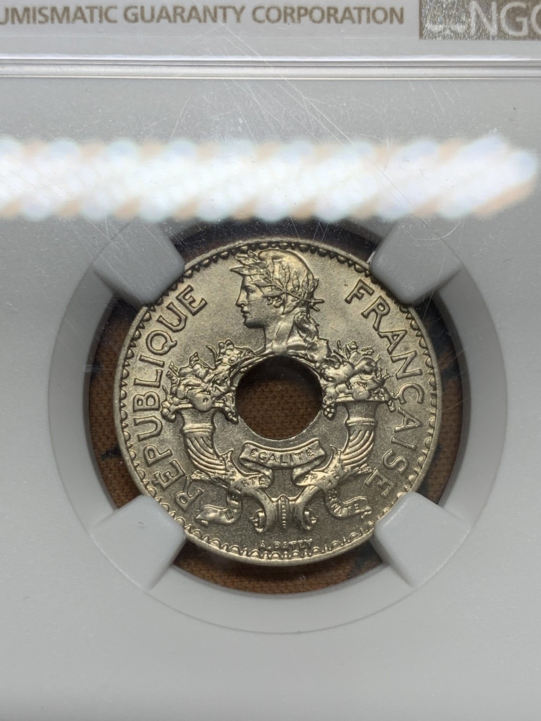 《竞宝斋》第91场-本周日，周一2场连拍（全场不限金额包邮） NGC MS63 1938年法属印支 5分镍币