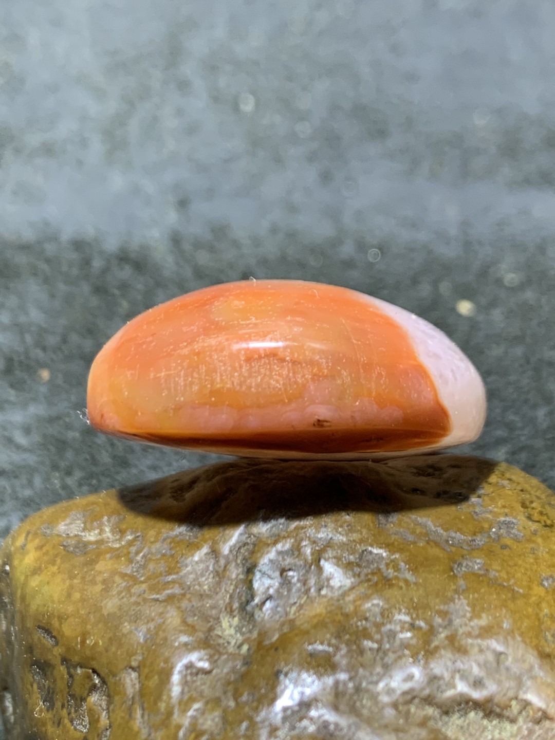 冰飘川料南红玛瑙吊坠一个，