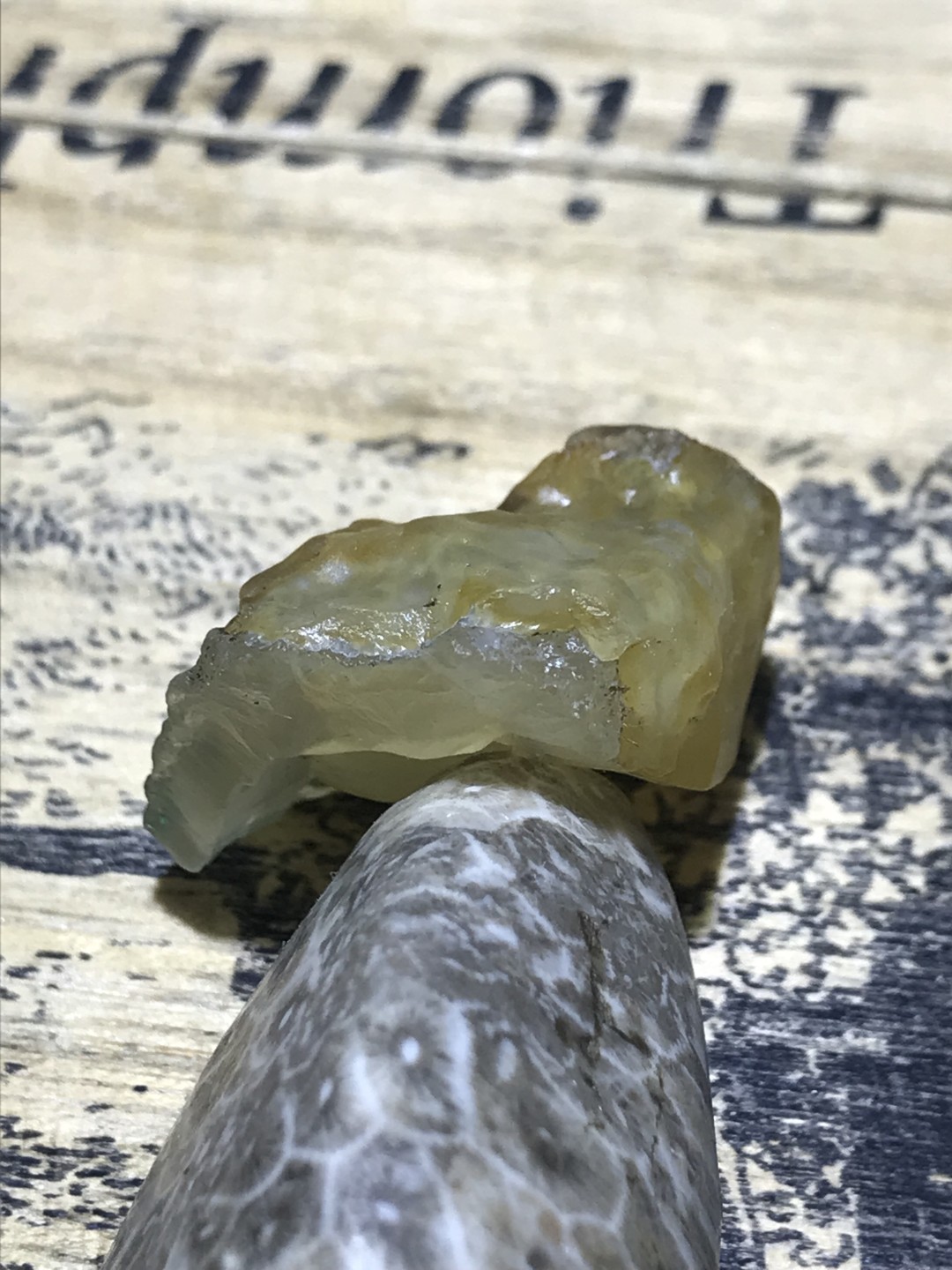 天然戈壁阿拉善玛瑙原石吊坠一颗！