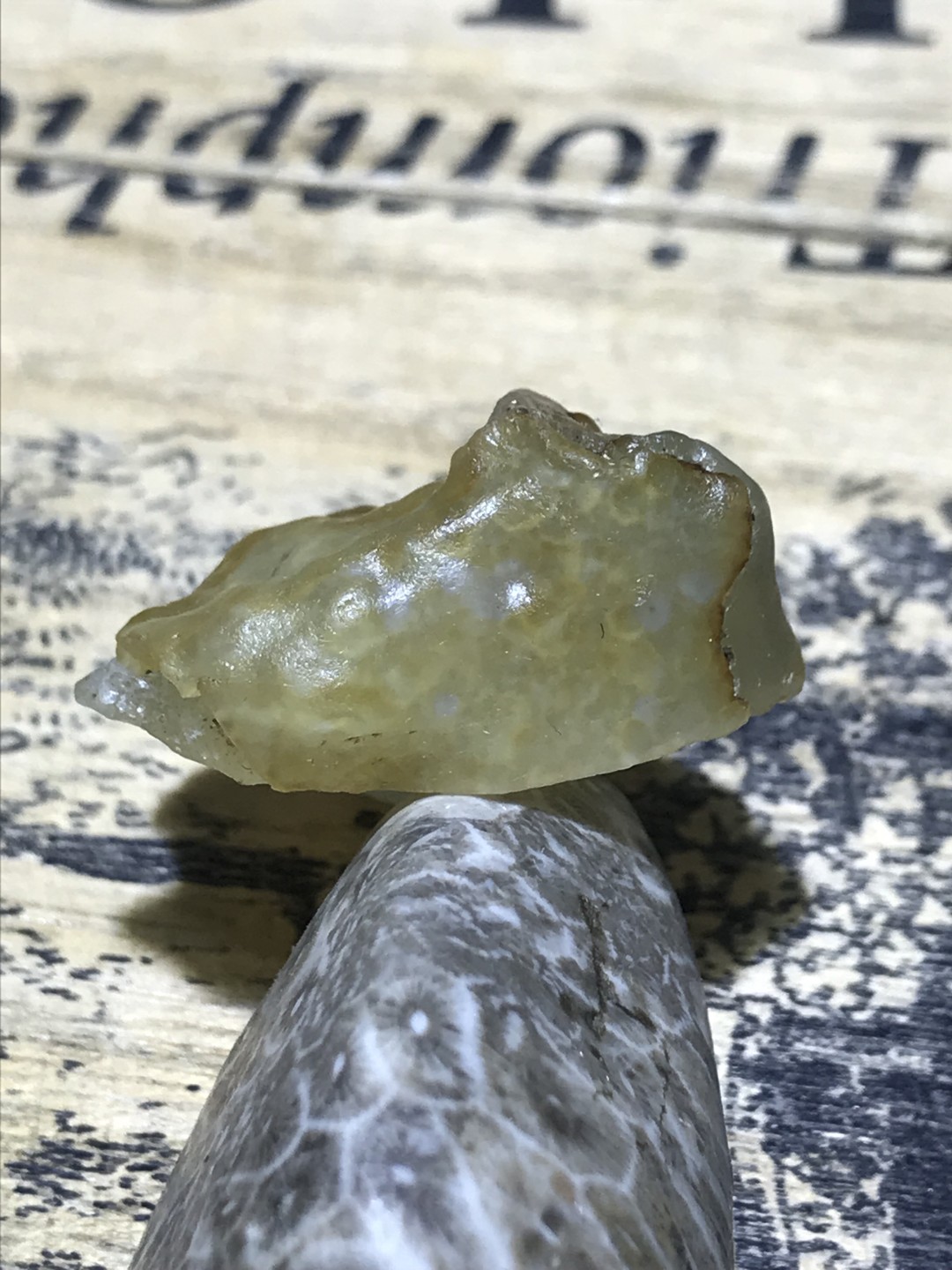 天然戈壁阿拉善玛瑙原石吊坠一颗！