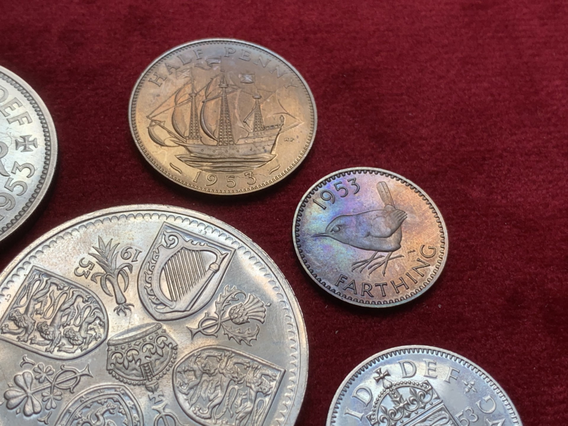 《竞宝斋》第91场-本周日，周一2场连拍（全场不限金额包邮） 英国 1953 伊丽莎白二世登基 精制套装 好品 缺失1便士铜币和6便士