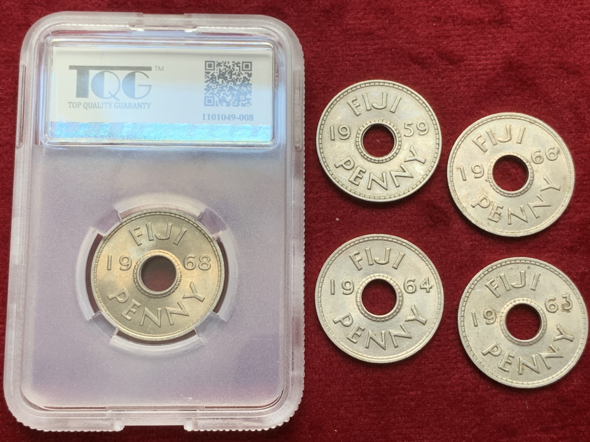 《竞宝斋》第91场-本周日，周一2场连拍（全场不限金额包邮） TQG评级MS66+UNC 5枚合拍 斐济 1便士 中孔流通币 各个年份都有 品相很棒 