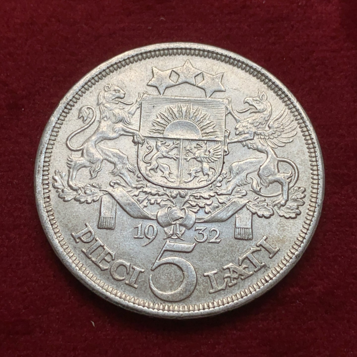 《竞宝斋》第91场-本周日，周一2场连拍（全场不限金额包邮） 拉脱维亚 1932年 5拉特 民族少女银币 好品相 底板已经出彩 可评级