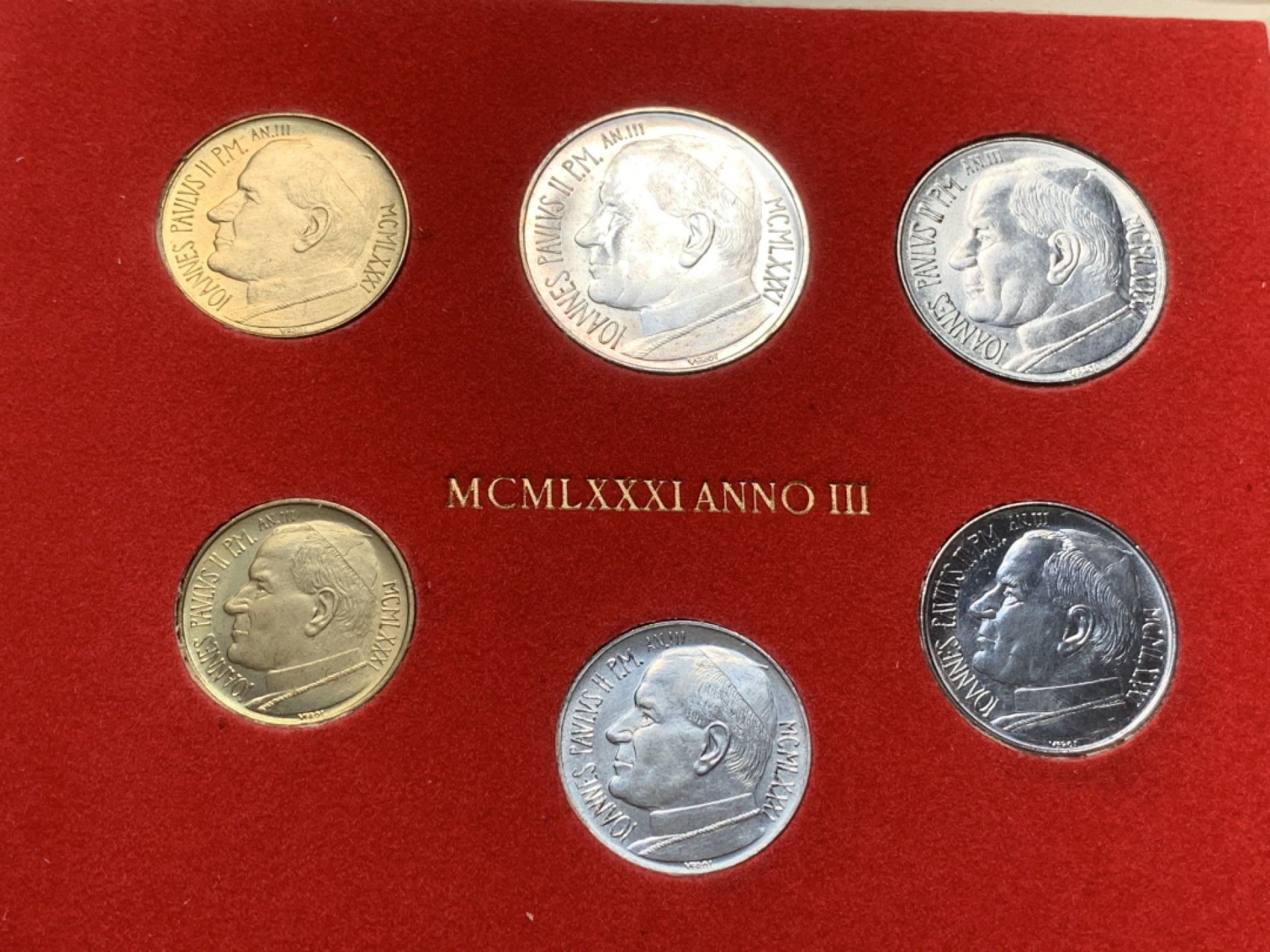 《竞宝斋》第91场-本周日，周一2场连拍（全场不限金额包邮） 卡装 梵蒂冈1981年  教皇6枚纪念币 套装 最大那枚是银币