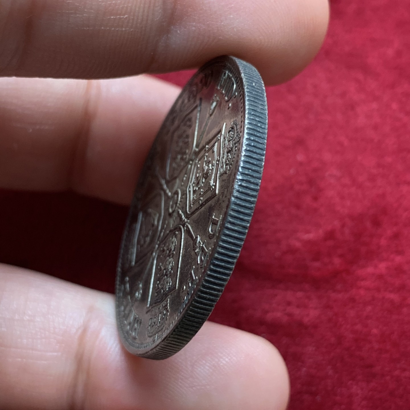 《竞宝斋》第91场-本周日，周一2场连拍（全场不限金额包邮） 1890年 英国维多利亚女王高冠双弗罗林大银币，au+品相，发丝皇冠细节清晰。维皇大银，面值4S，相当于0.8枚马剑克朗