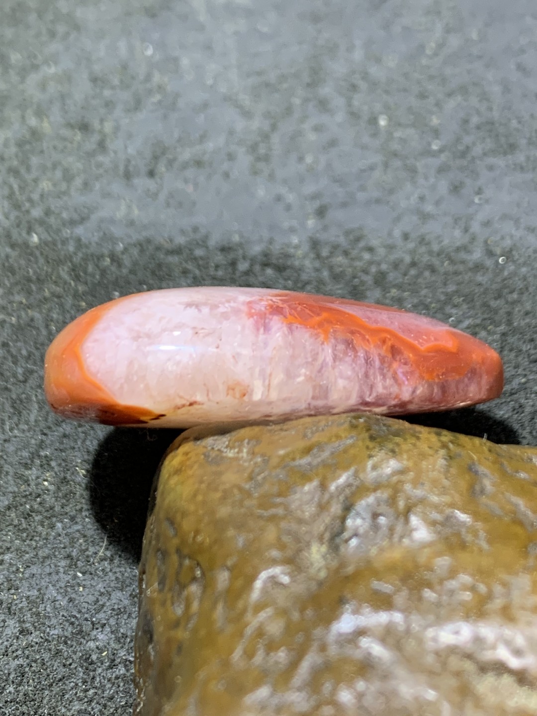 冰飘川料南红玛瑙吊坠一个，