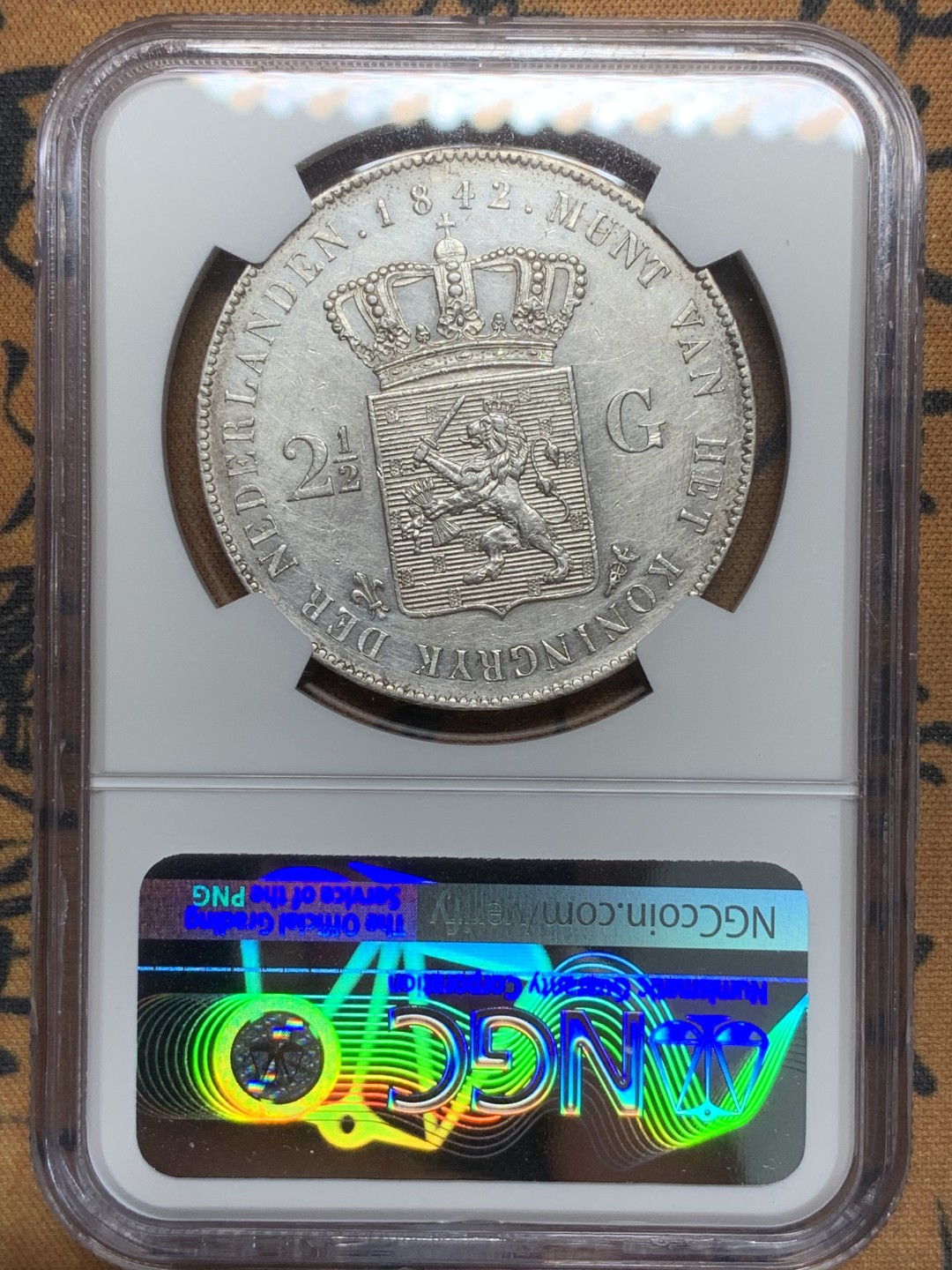 《竞宝斋》第91场-本周日，周一2场连拍（全场不限金额包邮） NGC UNCD 1842年荷兰威廉二世长脖子2.5盾银币 长脖子好品不多，这年份一共就一个MS62+，2个UNCD，加起来3个未流通品