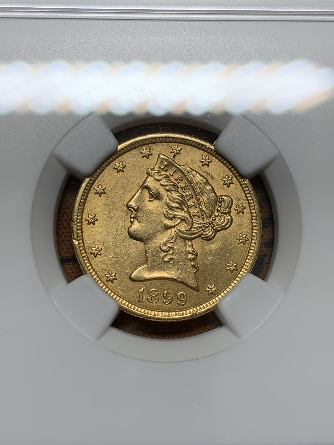 《竞宝斋》第91场-本周日，周一2场连拍（全场不限金额包邮） NGC-MS62 美国1899年 自由女神像和老鹰 早期5美元 金币 原光 一流的状态