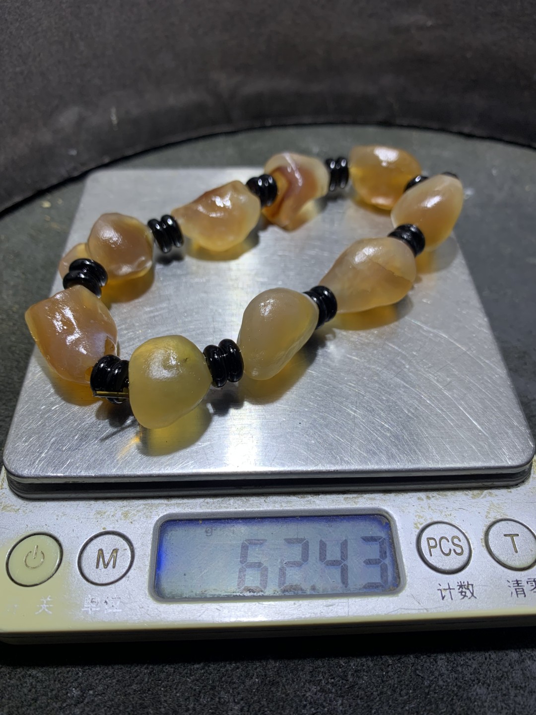 精美天然阿拉善酒红色糖心玛瑙异形原石手串一条