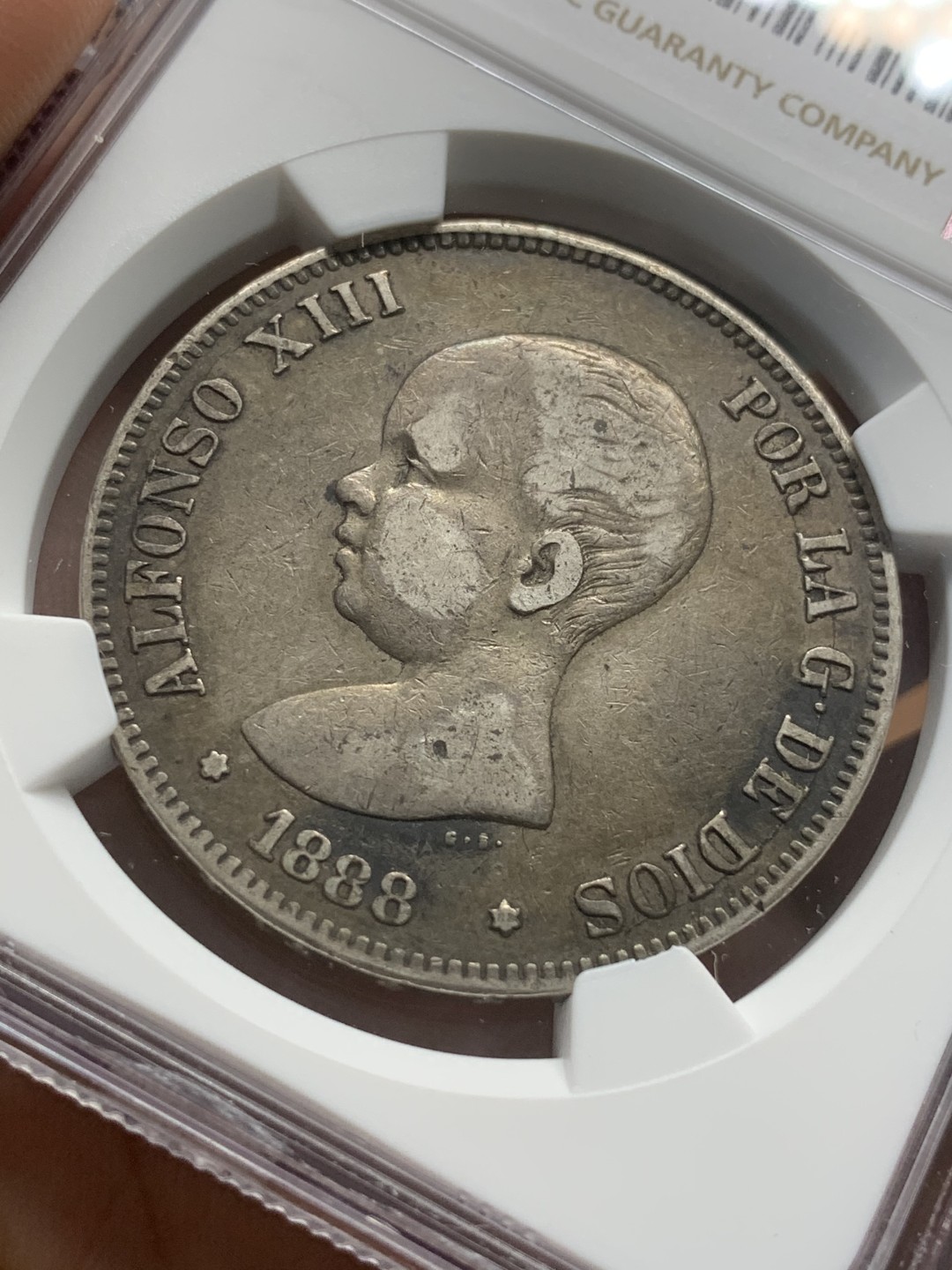 《竞宝斋》第91场-本周日，周一2场连拍（全场不限金额包邮） NGC-VF35 西班牙1888年 阿方索十三世 5比塞塔双柱大银币 黑包浆非常漂亮