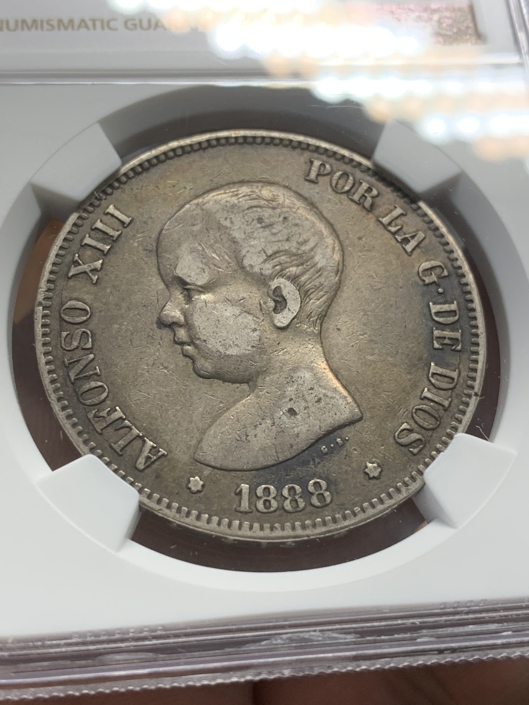 《竞宝斋》第91场-本周日，周一2场连拍（全场不限金额包邮） NGC-VF35 西班牙1888年 阿方索十三世 5比塞塔双柱大银币 黑包浆非常漂亮