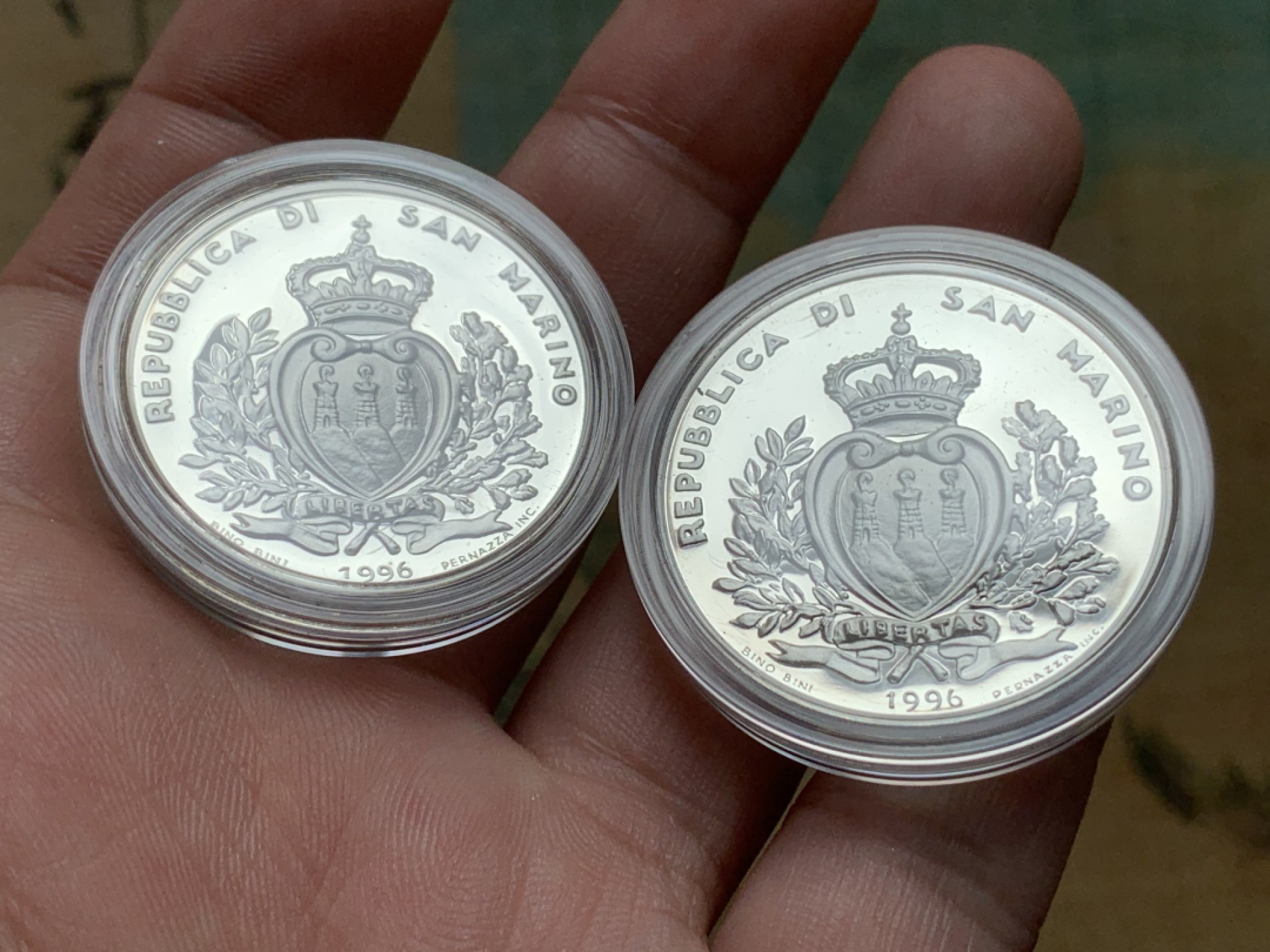 《竞宝斋》第91场-本周日，周一2场连拍（全场不限金额包邮） 原盒证书 圣马力诺1996年 濒危动物系列 5000/10000里拉精致大银币 非常漂亮