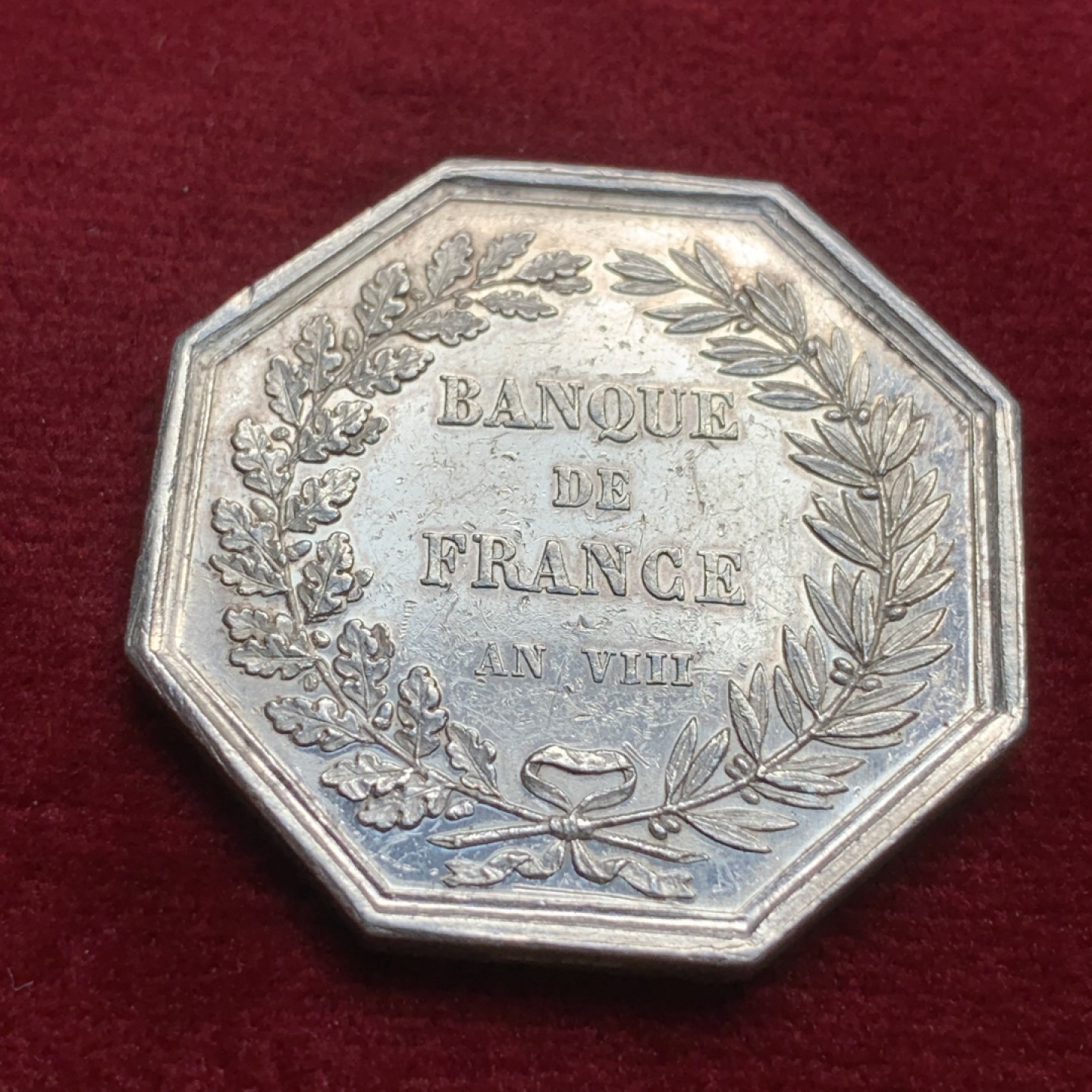《竞宝斋》第91场-本周日，周一2场连拍（全场不限金额包邮） 法国  十九世纪法兰西银行八角JETON(AN 8) 代币 手指铭  24.8克