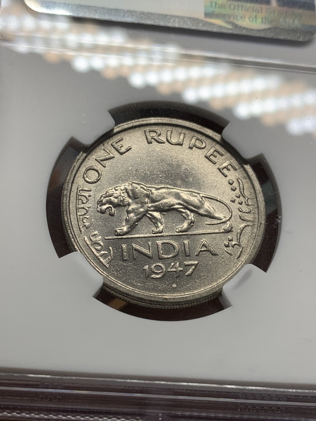 《竞宝斋》第91场-本周日，周一2场连拍（全场不限金额包邮） NGC MS62 英属印度 乔六 1947年1卢比 状态不错