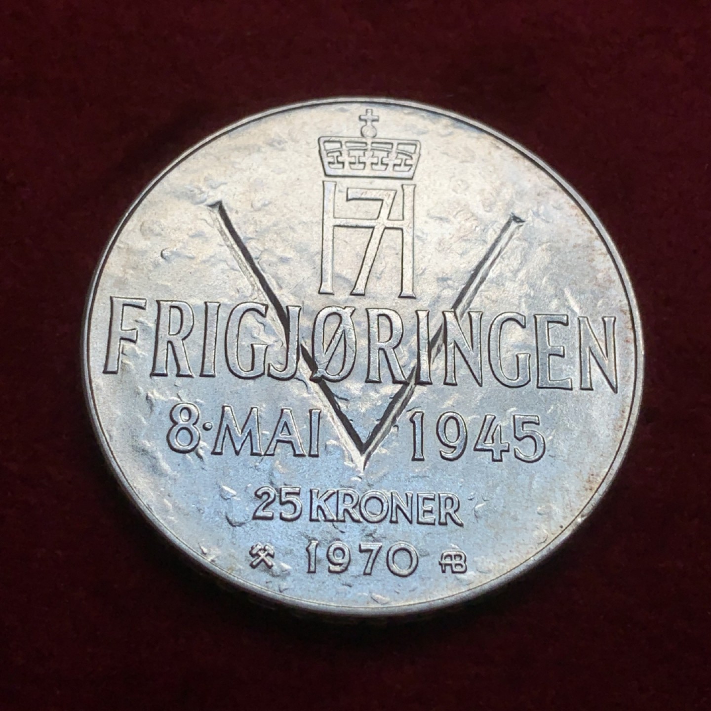《竞宝斋》第91场-本周日，周一2场连拍（全场不限金额包邮） 挪威1970年解放25周年25克朗大银币，875银，直径39mm，重量29g