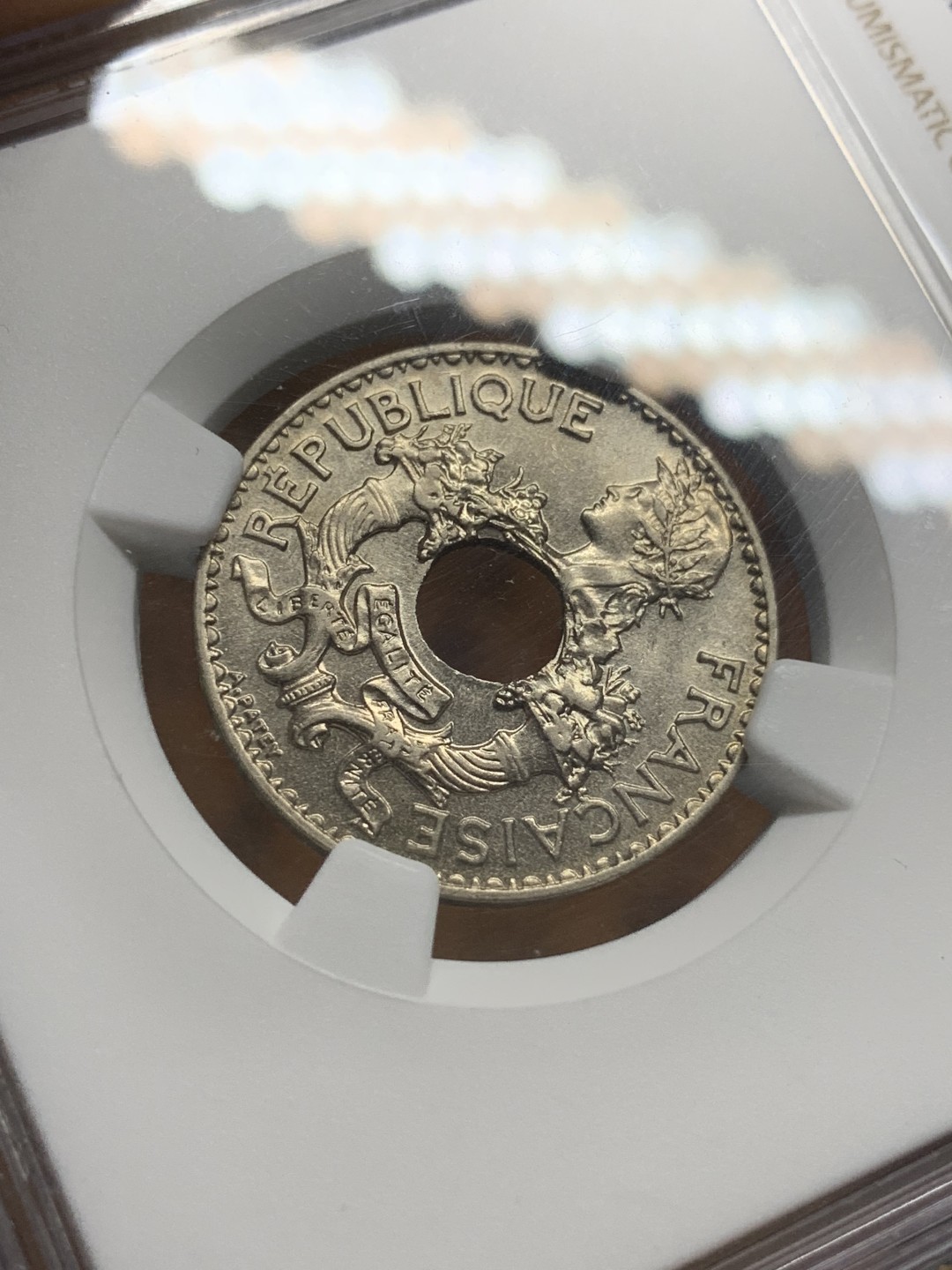 《竞宝斋》第91场-本周日，周一2场连拍（全场不限金额包邮） NGC MS63 1938年法属印支 5分镍币