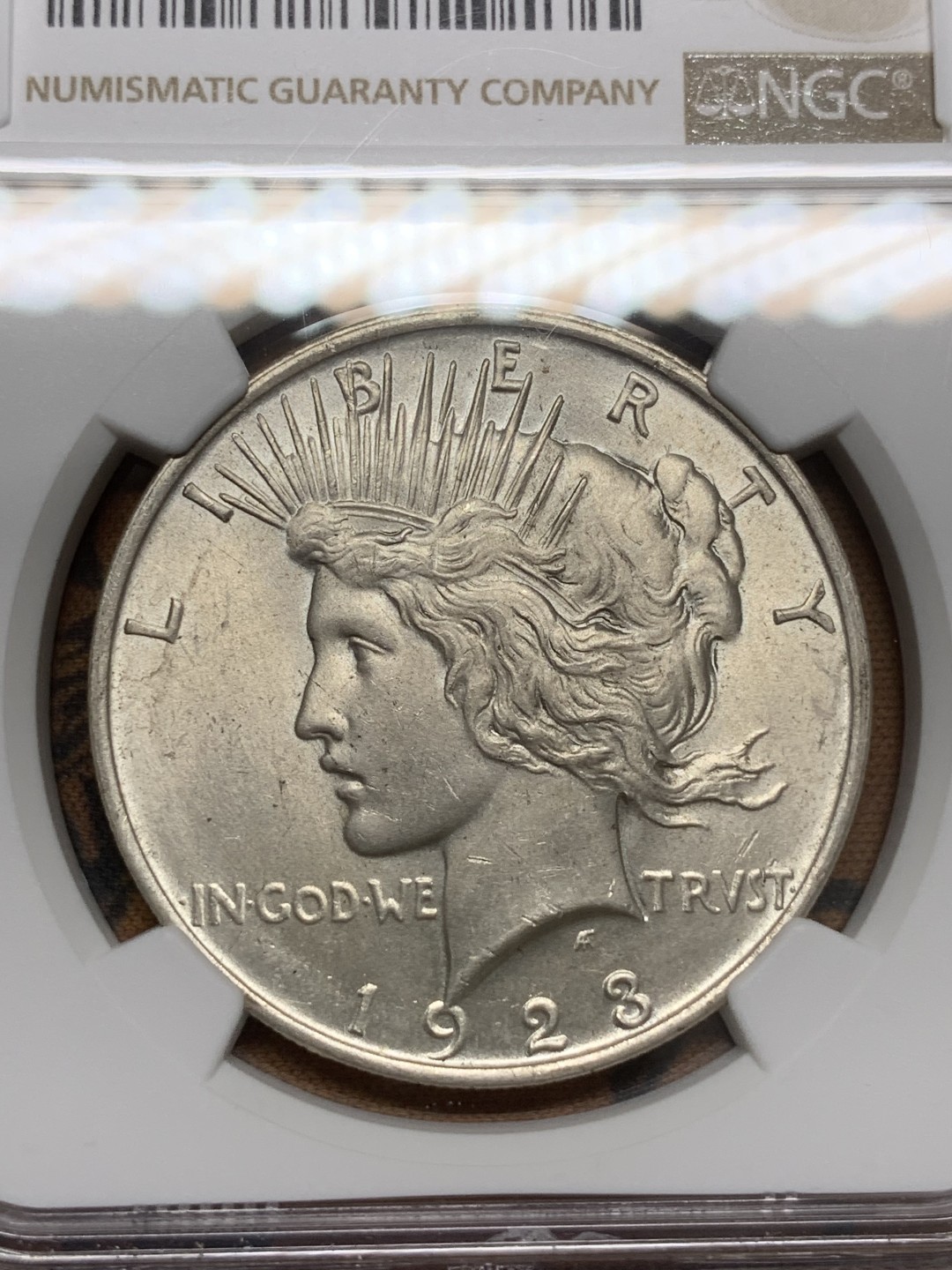 《竞宝斋》第91场-本周日，周一2场连拍（全场不限金额包邮） NGC-MS63 美国1923年 和平鸽一元 大银币 原光好品