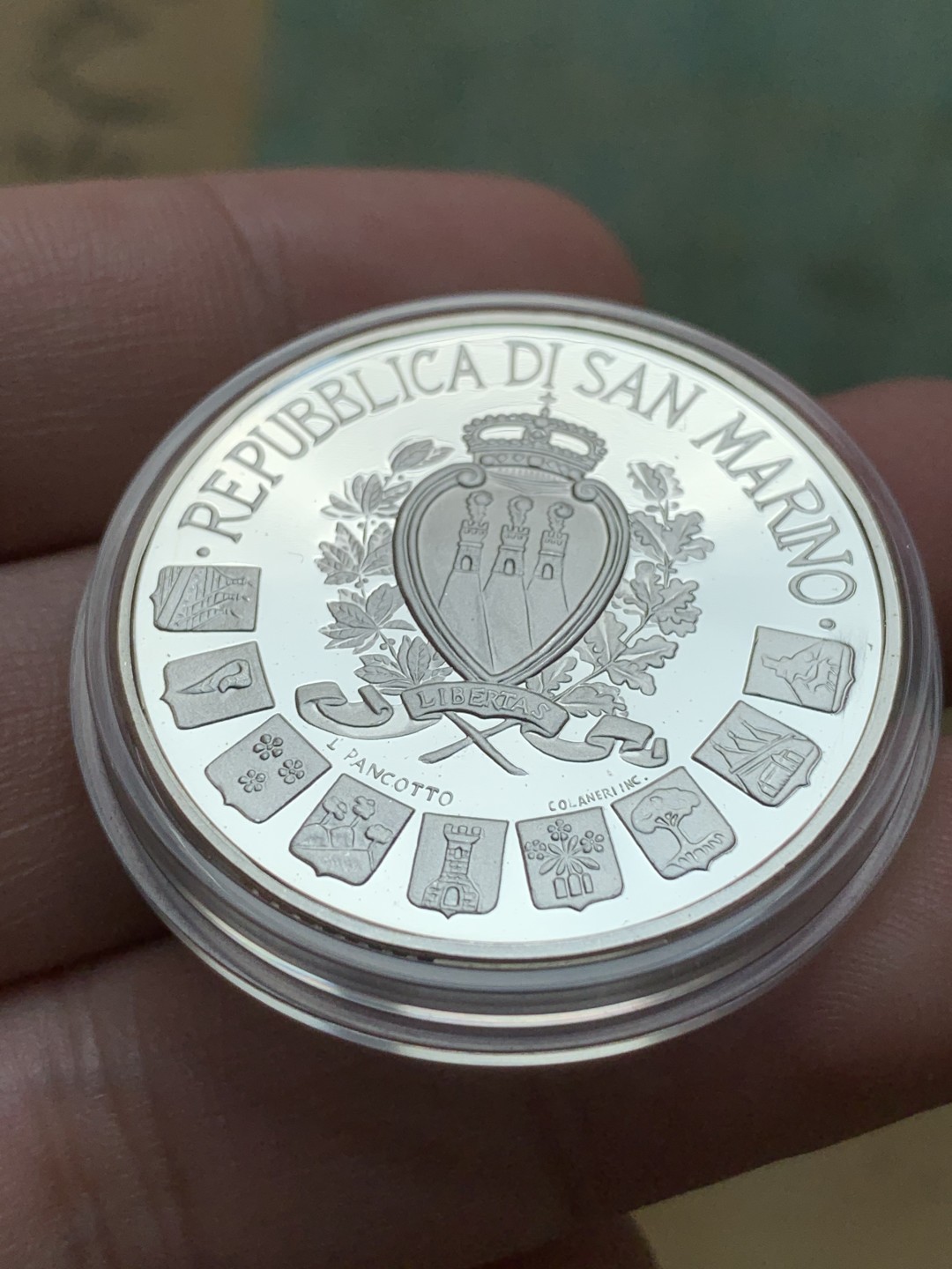 《竞宝斋》第91场-本周日，周一2场连拍（全场不限金额包邮） 原盒证书 圣马力诺 1997年女神头像 10000里拉精制大银币 22克 835银