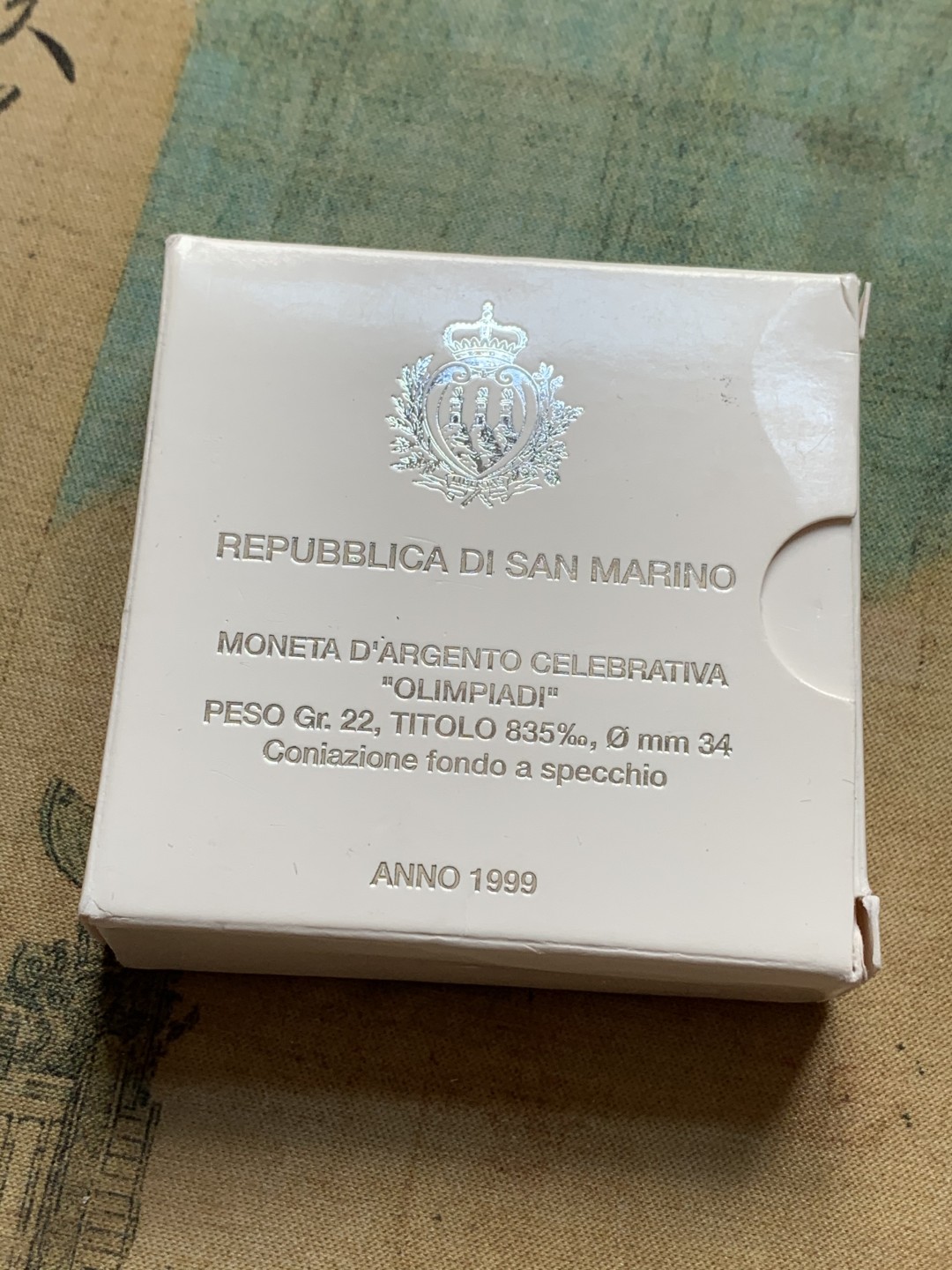 《竞宝斋》第91场-本周日，周一2场连拍（全场不限金额包邮） 原盒证书 圣马力诺1999年 射击 10000里拉精制大银币 22克 835银