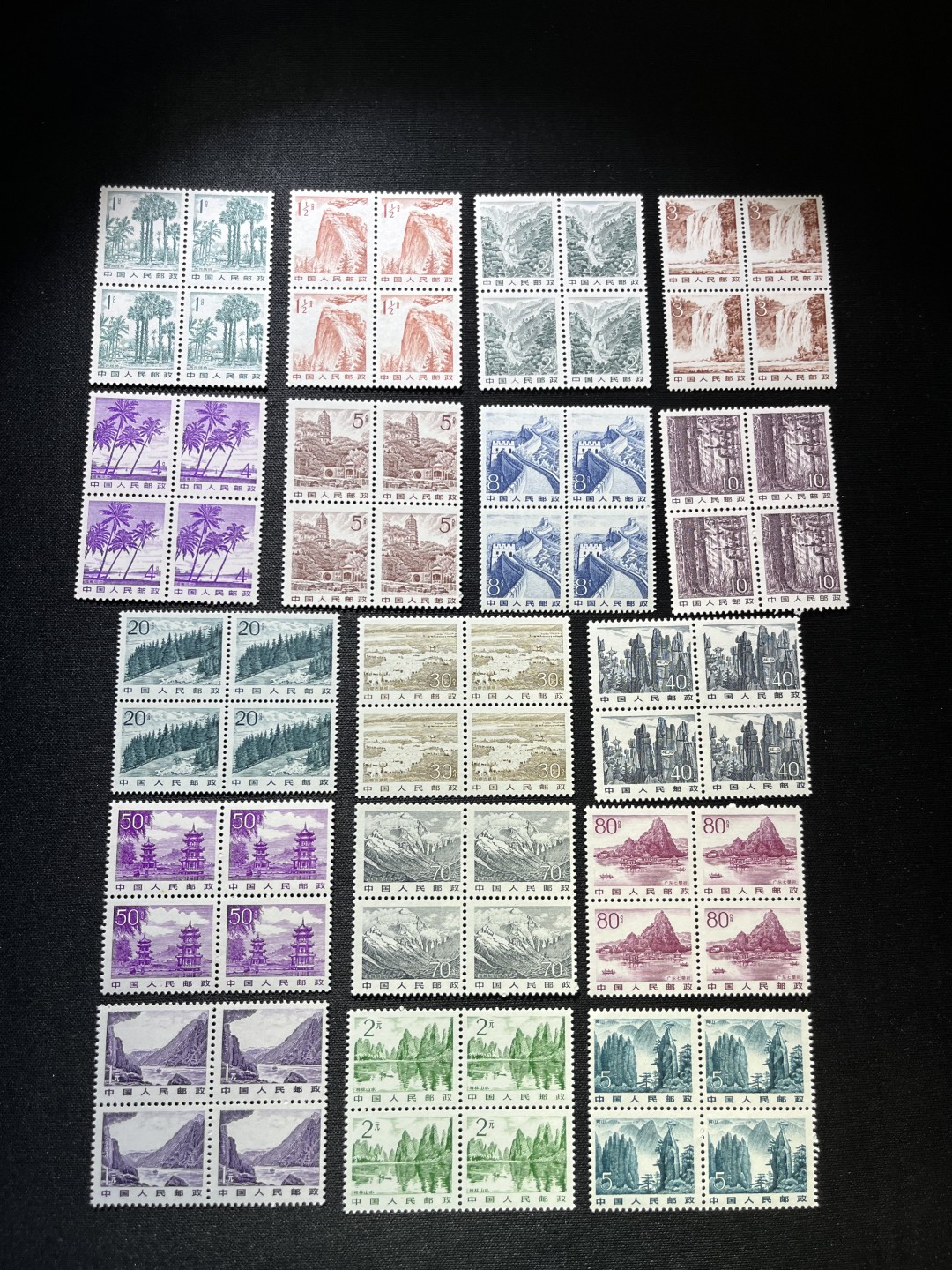 洪涛臻品 精选邮票限时拍卖第十三期 普21 祖国风光新全 方连一套，版撕小票，人气大套票，非常漂亮，品相这么好的不好凑，后面能拍的全品不多了，多少都有小瑕疵，要拍的老板抓紧！！光线效果不理想，无任何发黄，全品可评级，可收藏，注意捡漏