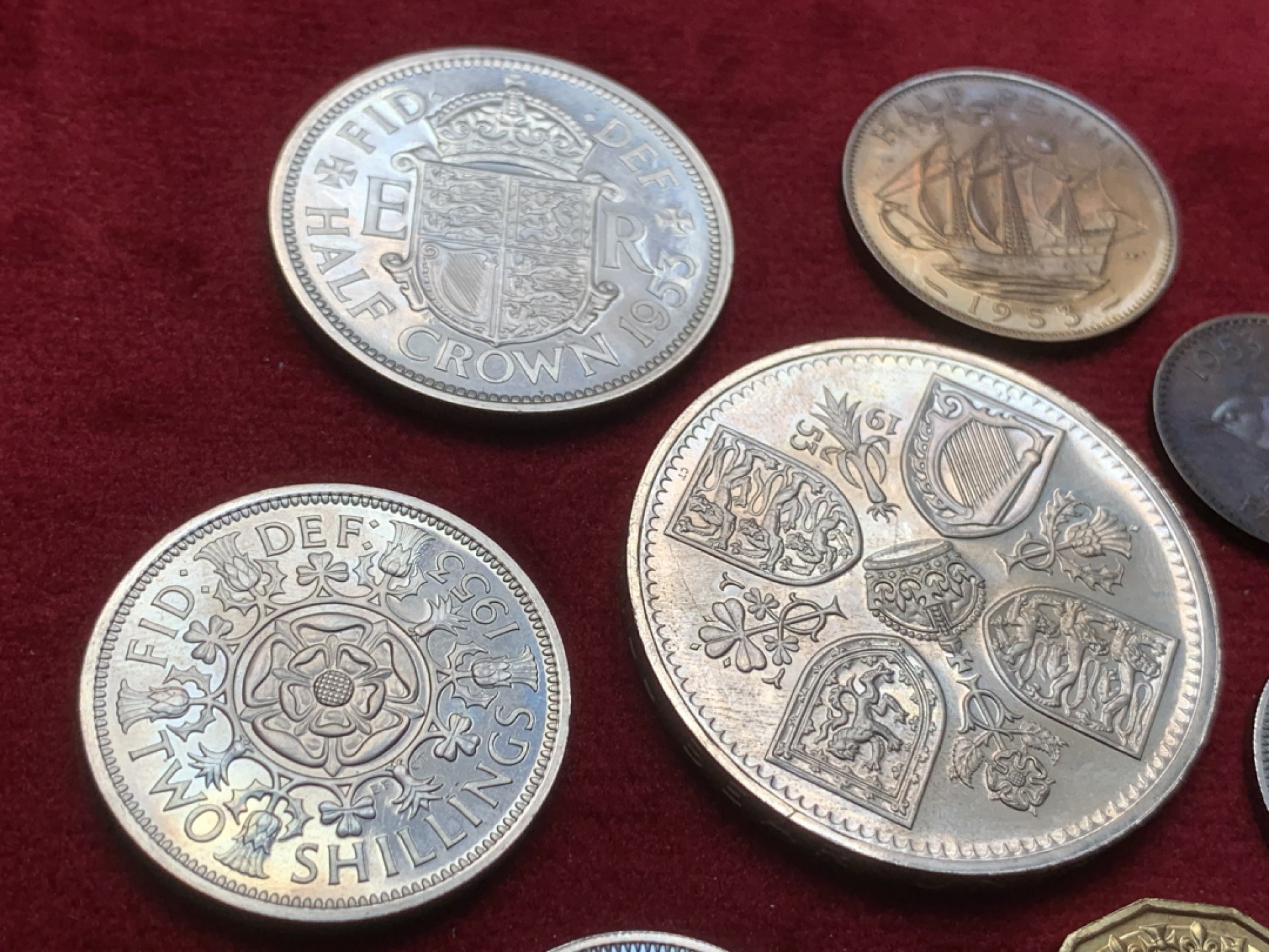 《竞宝斋》第91场-本周日，周一2场连拍（全场不限金额包邮） 英国 1953 伊丽莎白二世登基 精制套装 好品 缺失1便士铜币和6便士