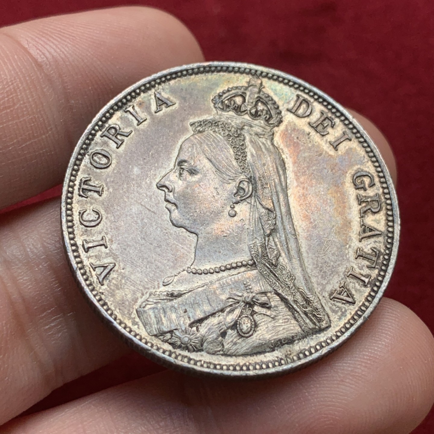 《竞宝斋》第91场-本周日，周一2场连拍（全场不限金额包邮） 1890年 英国维多利亚女王高冠双弗罗林大银币，au+品相，发丝皇冠细节清晰。维皇大银，面值4S，相当于0.8枚马剑克朗