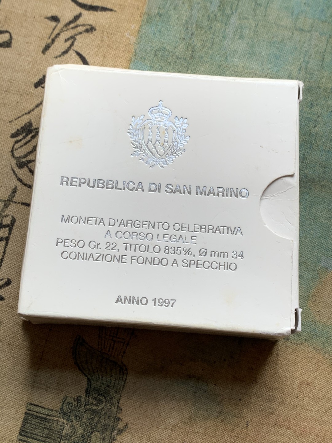 《竞宝斋》第91场-本周日，周一2场连拍（全场不限金额包邮） 原盒证书 圣马力诺 1997年女神头像 10000里拉精制大银币 22克 835银