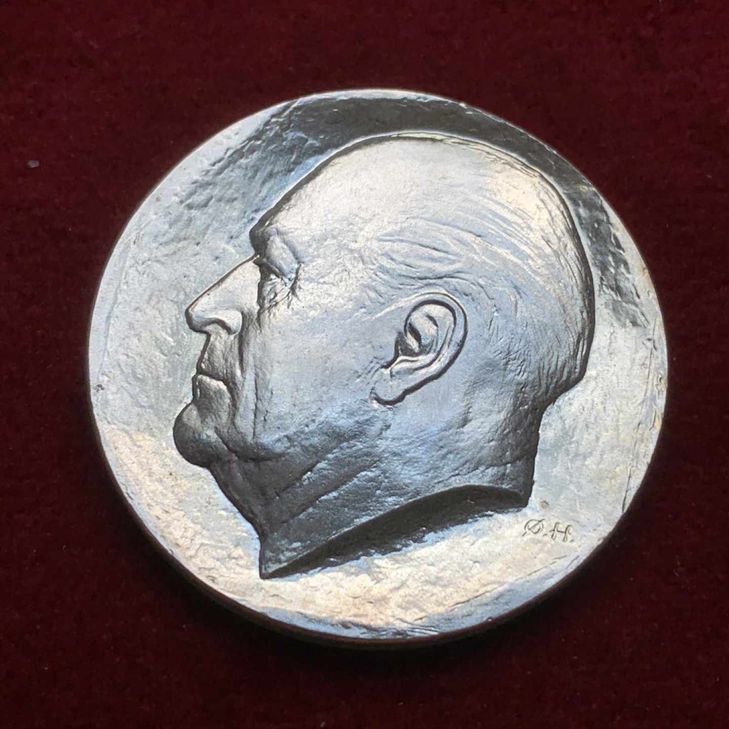 《竞宝斋》第91场-本周日，周一2场连拍（全场不限金额包邮） 挪威1978年奥拉夫五世国王诞辰75周年纪念50克朗大银币，925银，直径36mm，重量27g