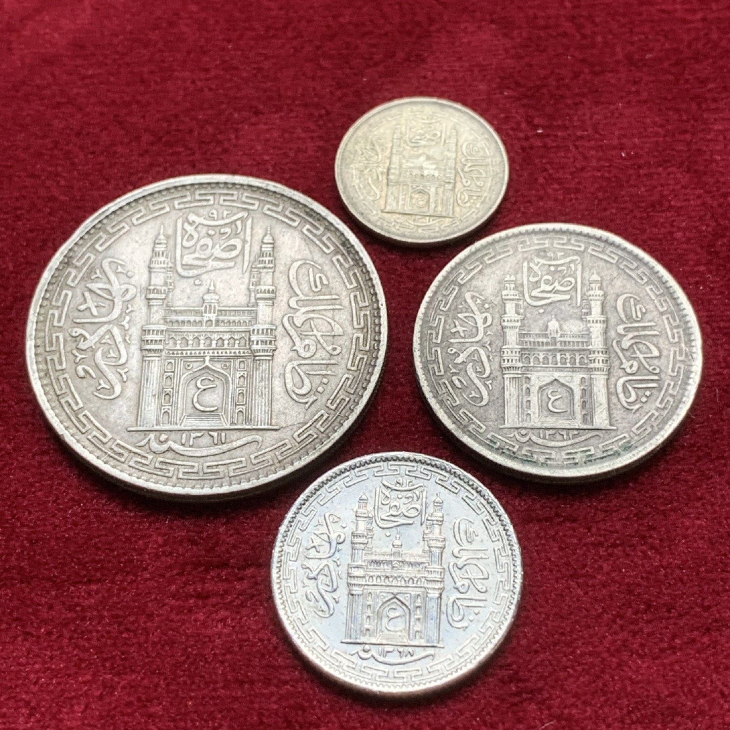 《竞宝斋》第91场-本周日，周一2场连拍（全场不限金额包邮） 英属 印度 海得拉巴邦 银币 4枚一组