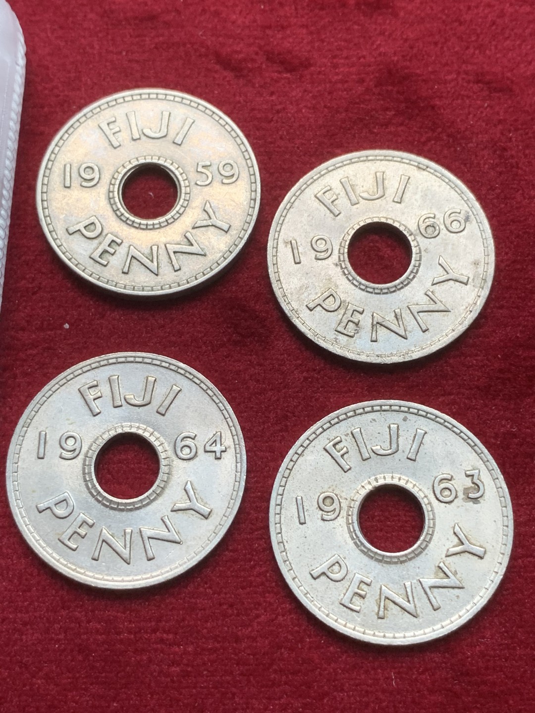 《竞宝斋》第91场-本周日，周一2场连拍（全场不限金额包邮） TQG评级MS66+UNC 5枚合拍 斐济 1便士 中孔流通币 各个年份都有 品相很棒 