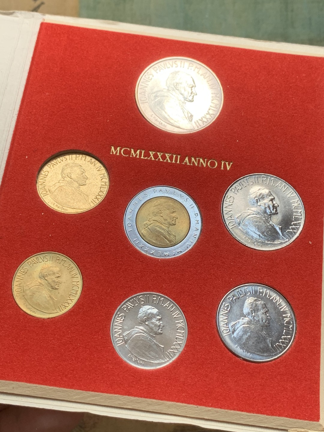 《竞宝斋》第91场-本周日，周一2场连拍（全场不限金额包邮） 卡装 梵蒂冈1982年  教皇6枚纪念币 套装 最大那枚是银币