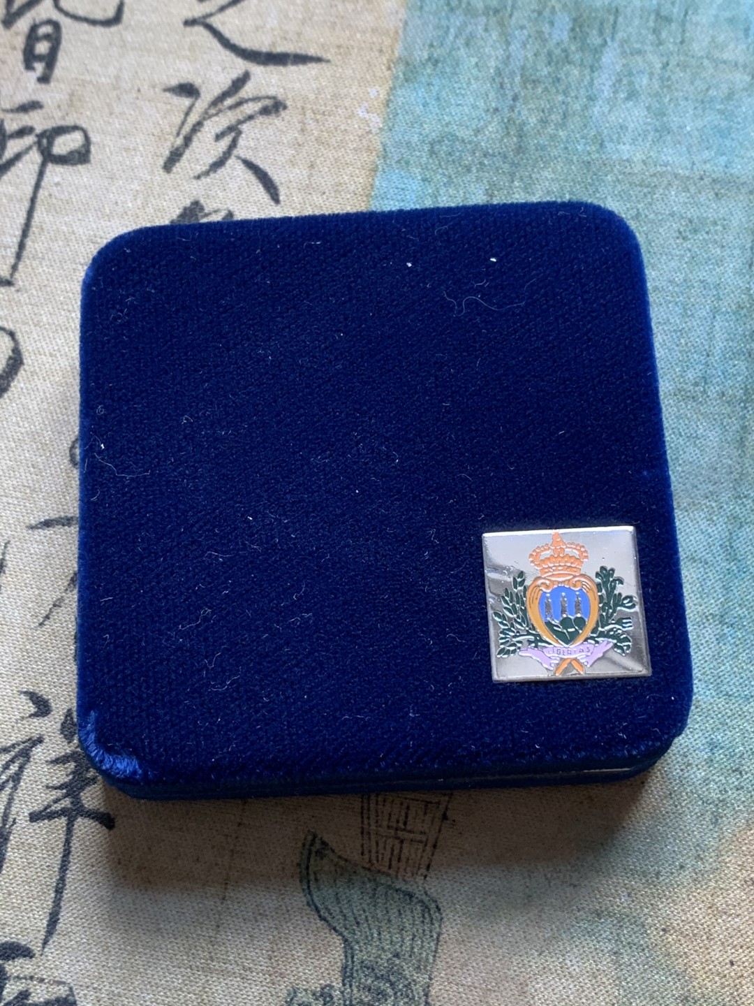 《竞宝斋》第91场-本周日，周一2场连拍（全场不限金额包邮） 原盒证书 圣马力诺 1997年女神头像 10000里拉精制大银币 22克 835银