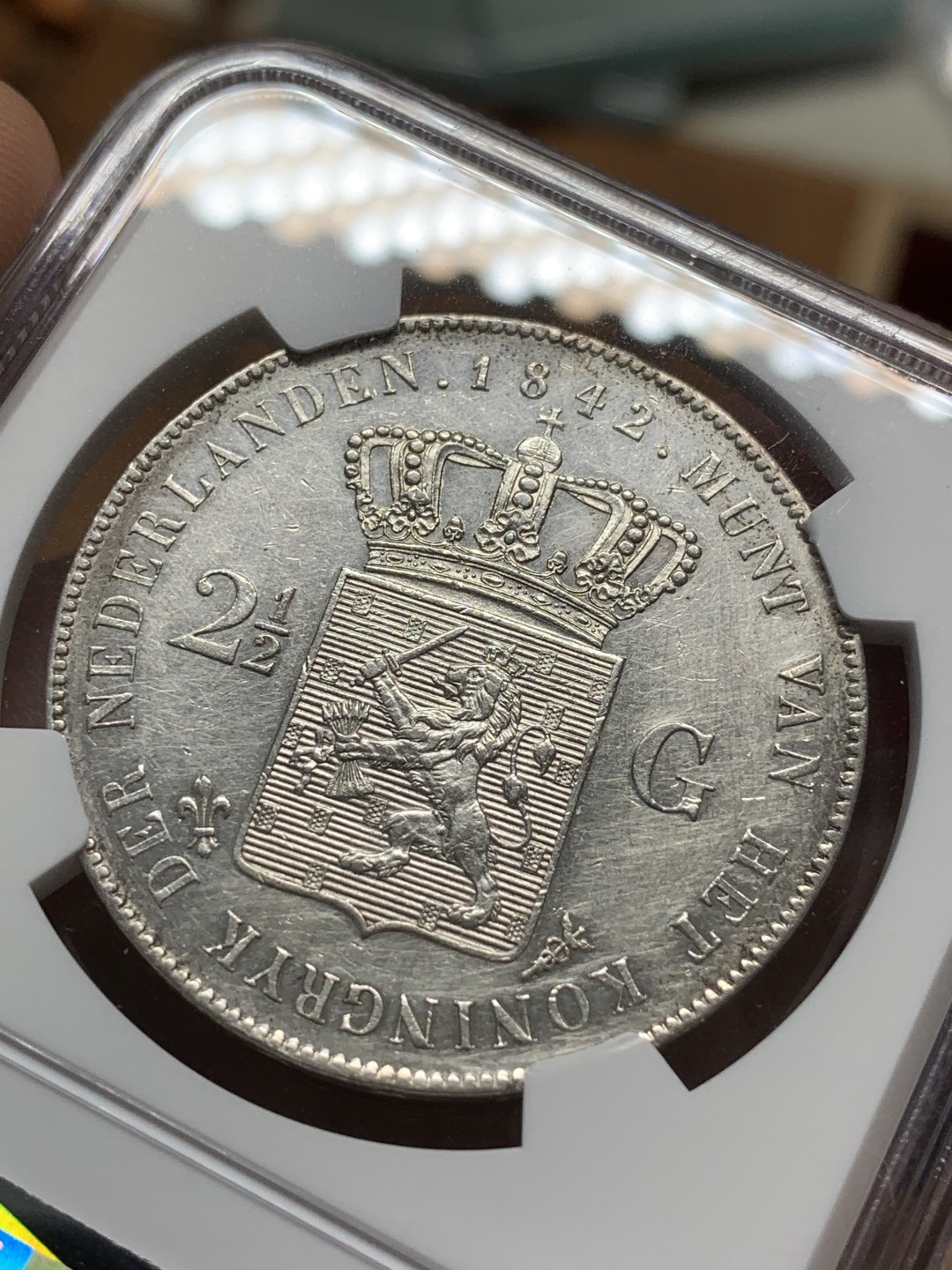 《竞宝斋》第91场-本周日，周一2场连拍（全场不限金额包邮） NGC UNCD 1842年荷兰威廉二世长脖子2.5盾银币 长脖子好品不多，这年份一共就一个MS62+，2个UNCD，加起来3个未流通品