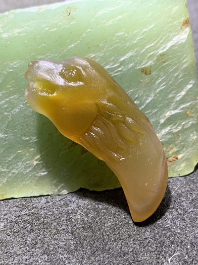 精美亚光蒙料战国红玛瑙雕刻兽首牙形吊坠一个， - 精美亚光蒙料战国红玛瑙雕刻兽首牙形吊坠一个，